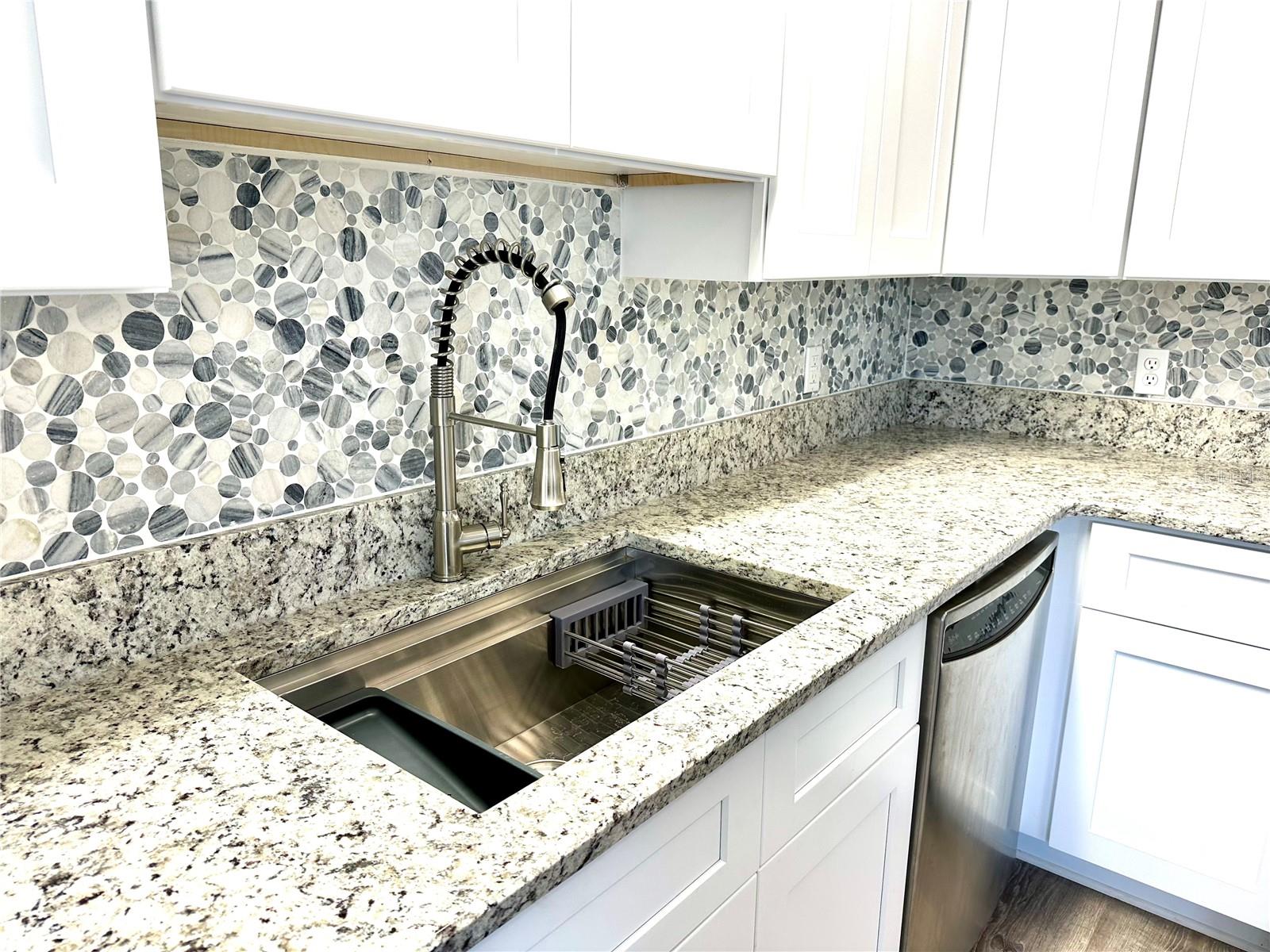 Image 5 of 30 For 4395 Hansard Avenue