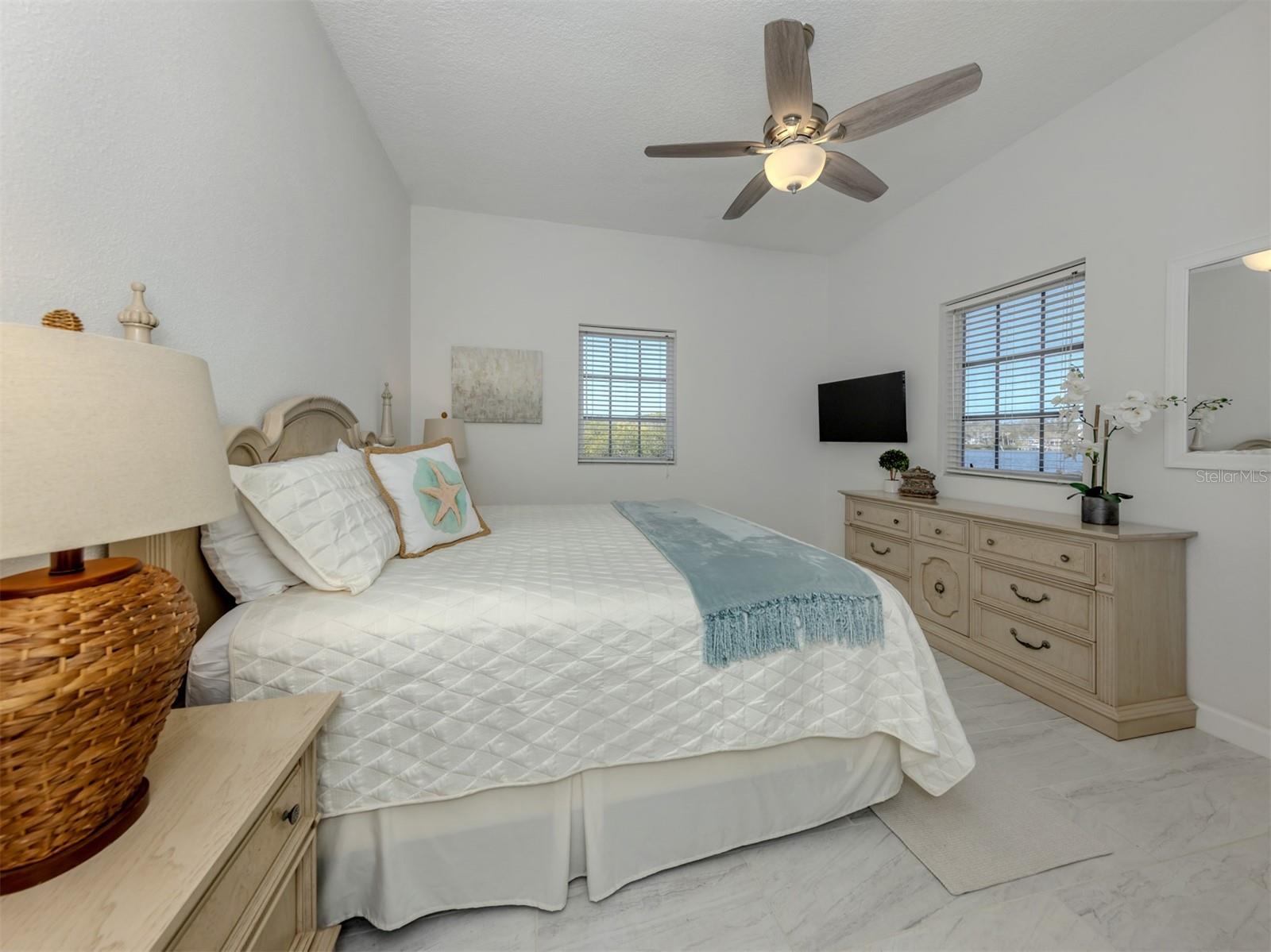 Image 14 of 31 For 498 Buena Vista Drive