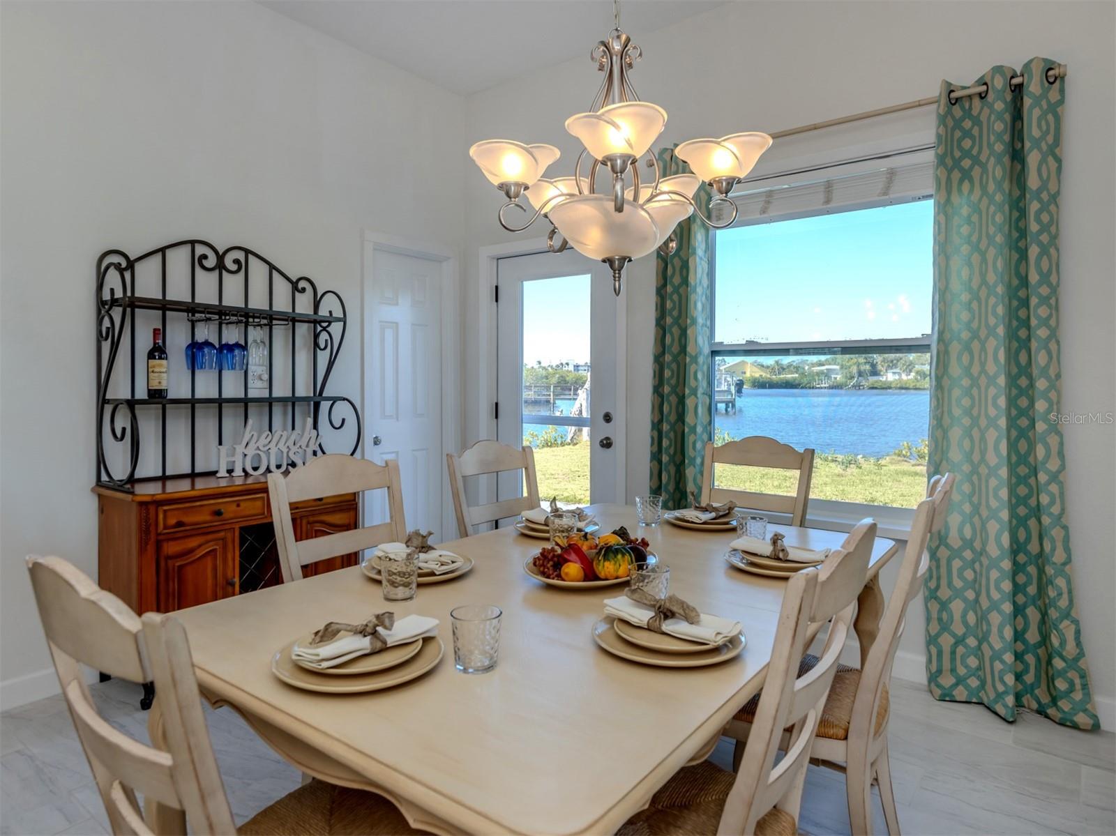 Image 4 of 31 For 498 Buena Vista Drive