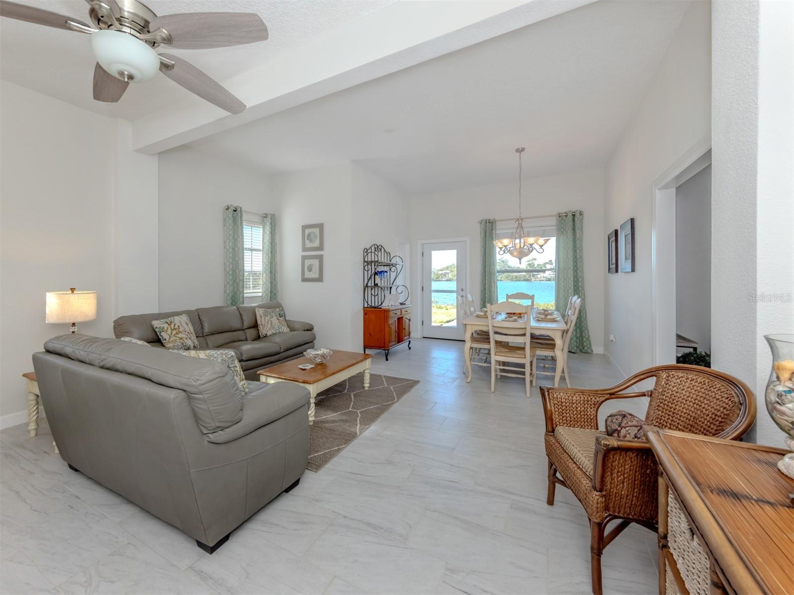 Image 5 of 31 For 498 Buena Vista Drive