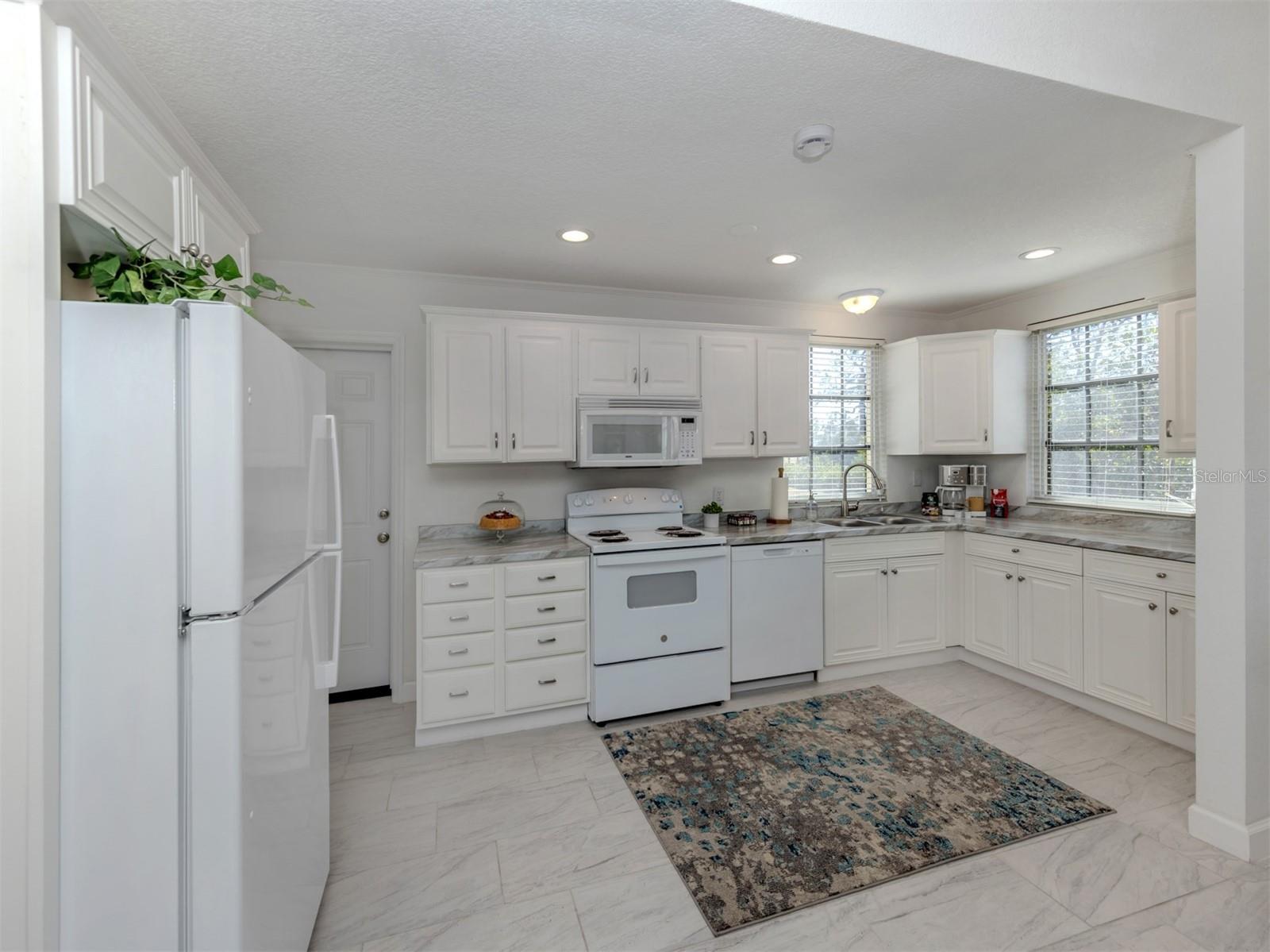 Image 7 of 31 For 498 Buena Vista Drive