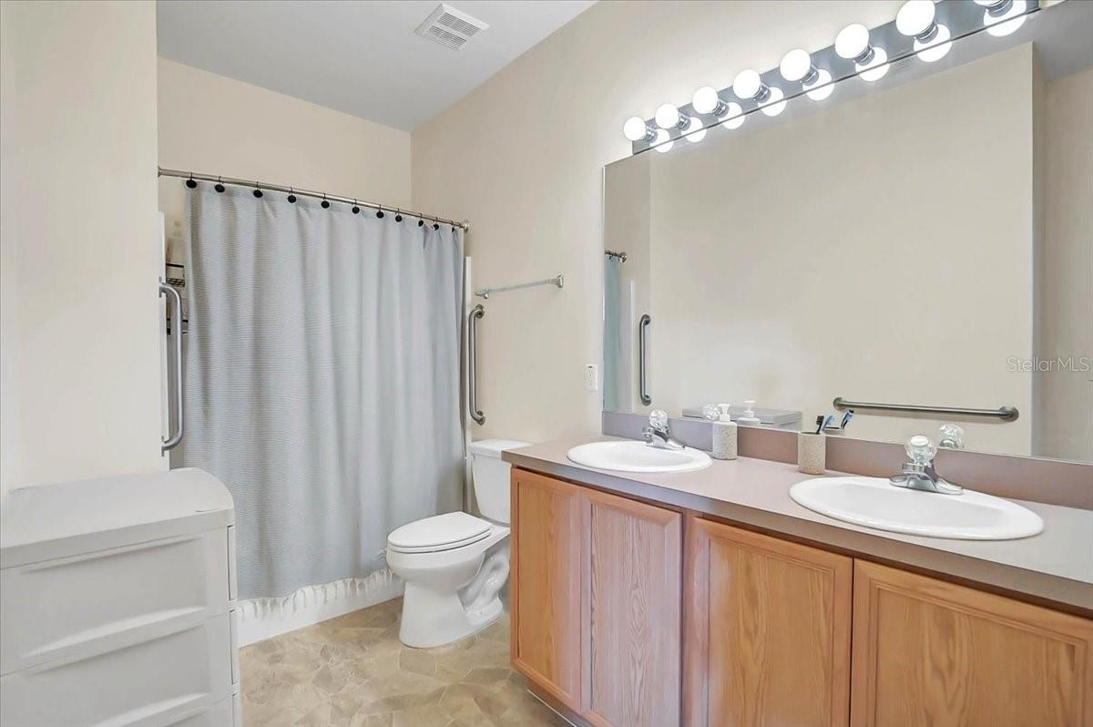 Image 14 of 33 For 25199 Chiclayo Avenue