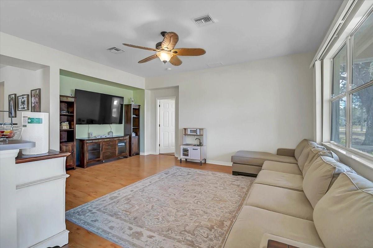 Image 21 of 33 For 25199 Chiclayo Avenue