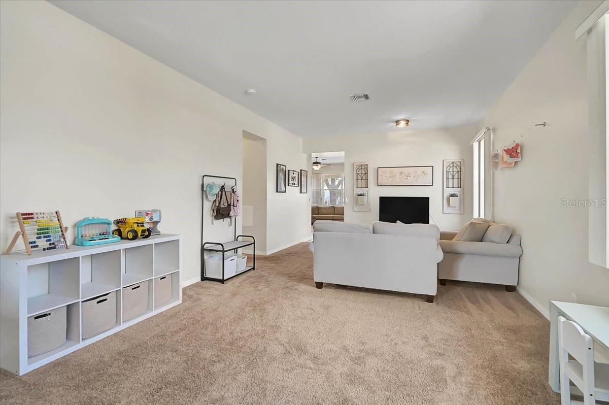 Image 7 of 33 For 25199 Chiclayo Avenue