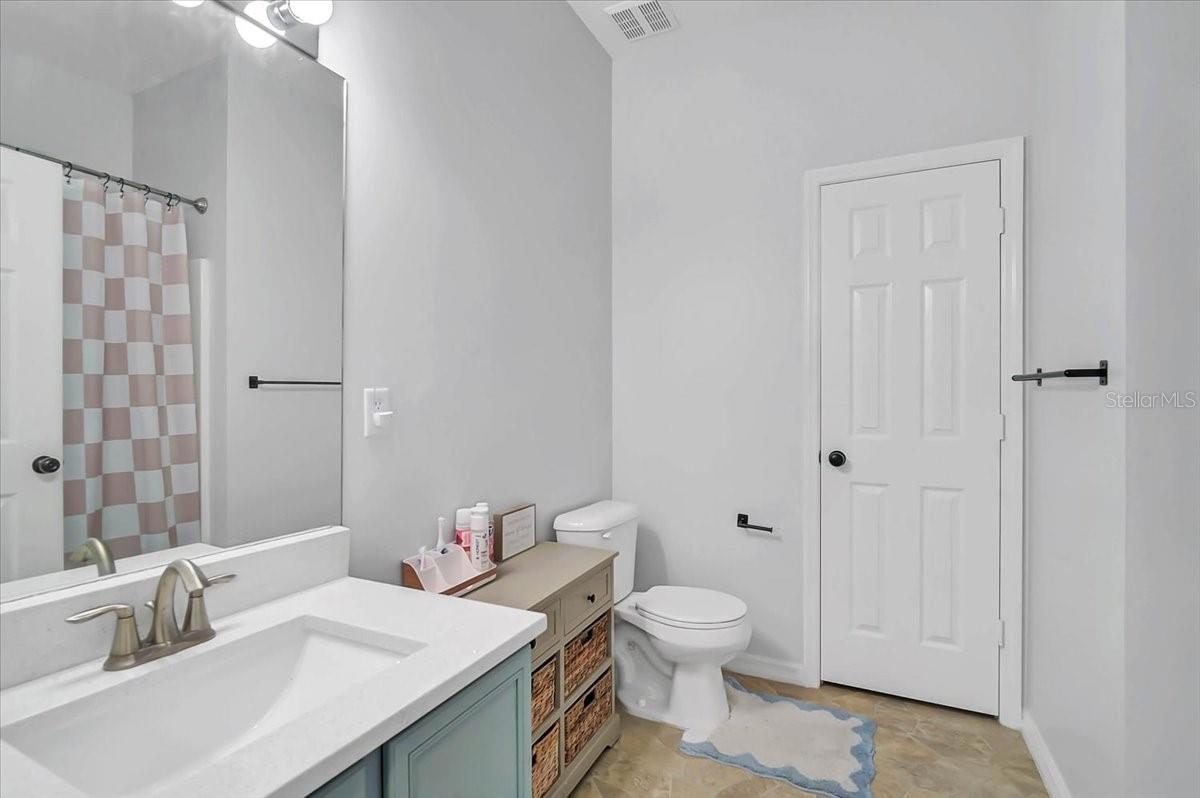 Image 9 of 33 For 25199 Chiclayo Avenue