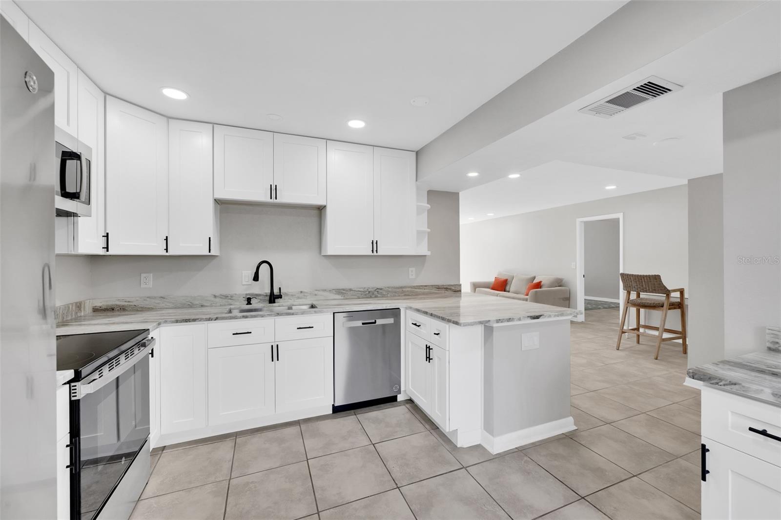 Image 10 of 46 For 1697 Brookhouse Circle 116