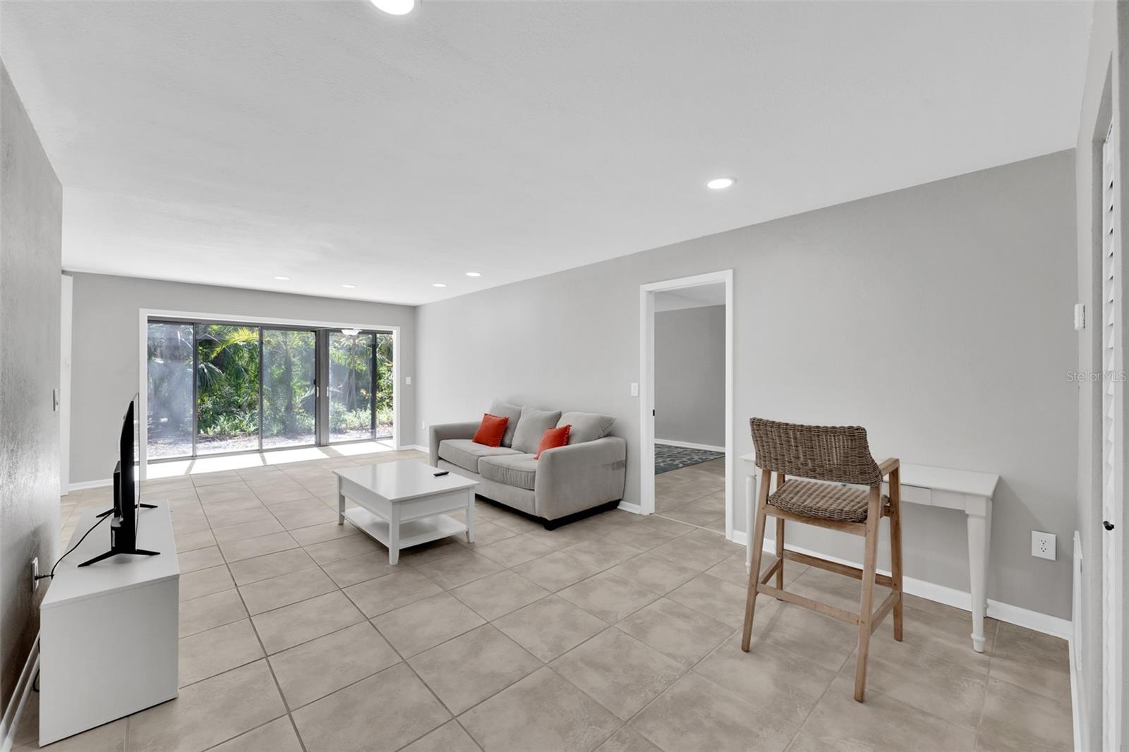 Image 18 of 46 For 1697 Brookhouse Circle 116