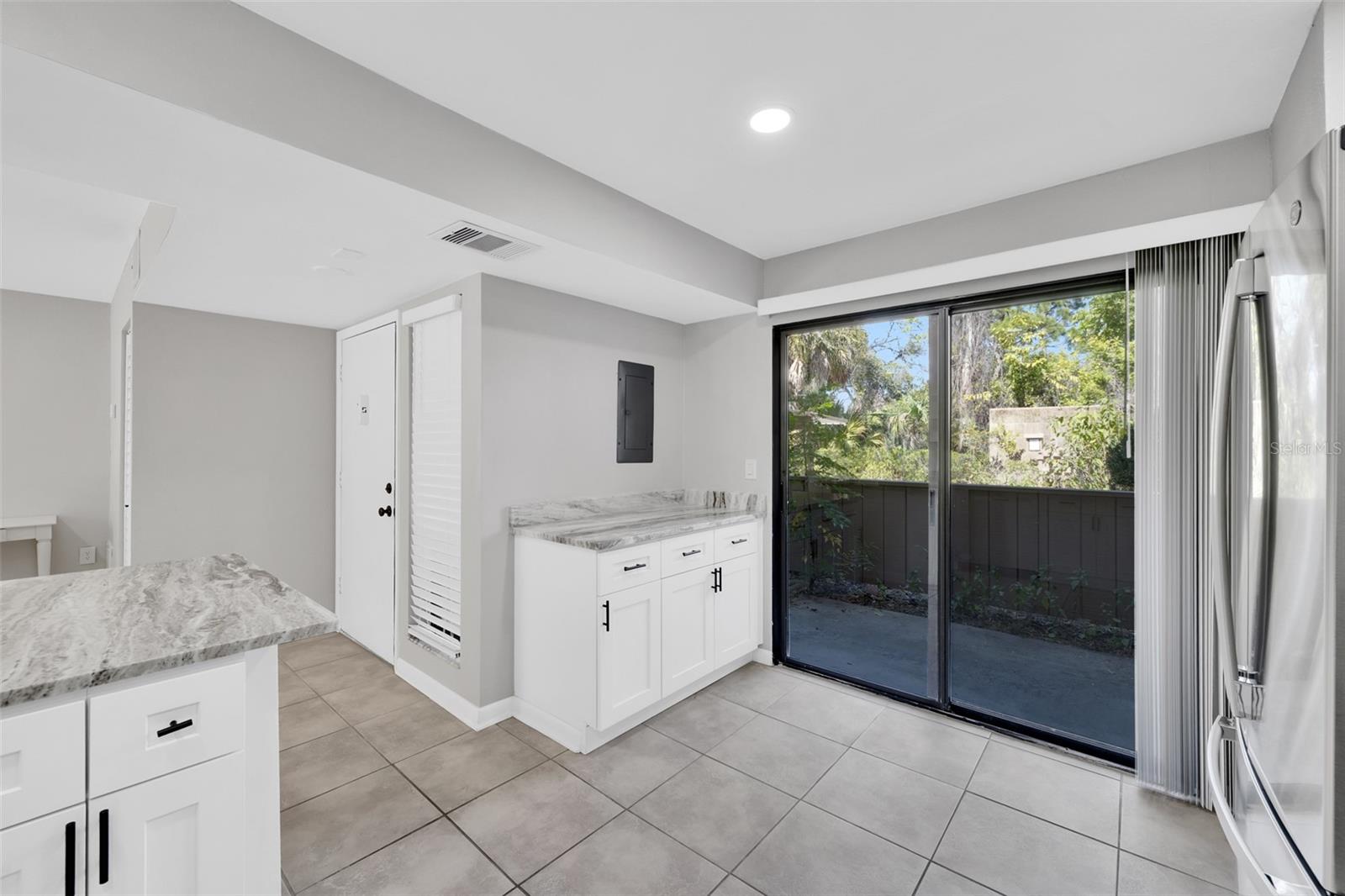 Image 8 of 46 For 1697 Brookhouse Circle 116