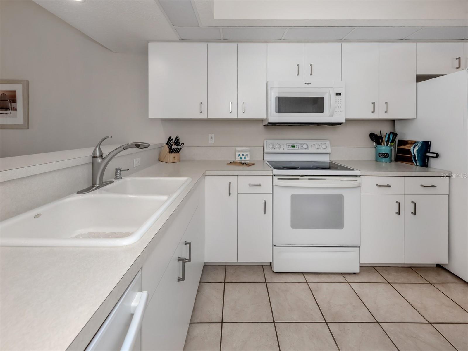 Image 15 of 46 For 406 Laurel Lake Drive 204