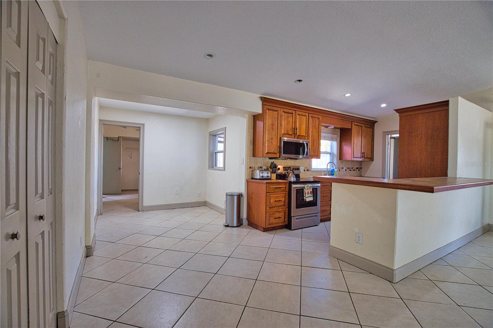 Image 16 of 47 For 1937 Gold Avenue