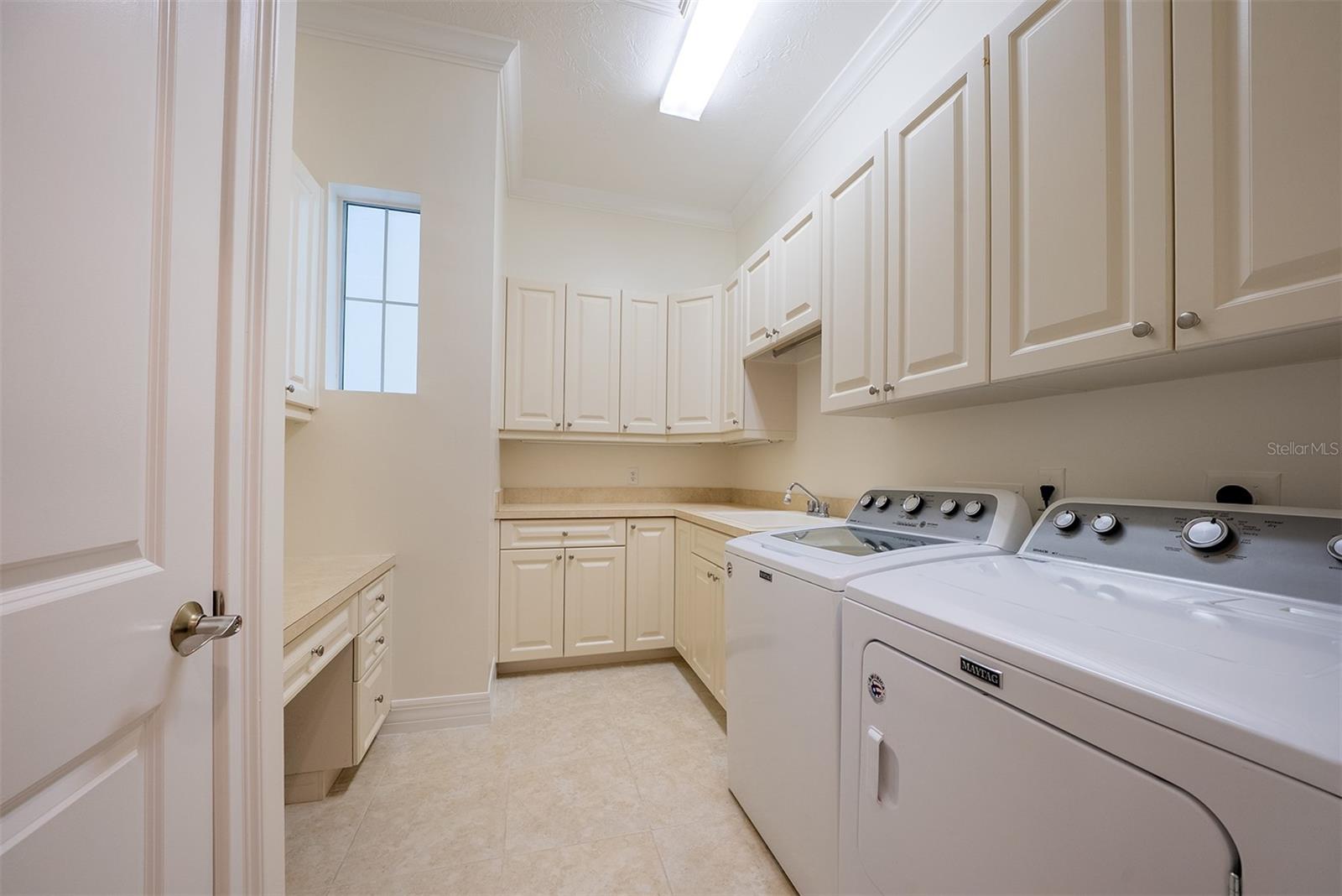 Image 35 of 76 For 1752 Grande Park Drive