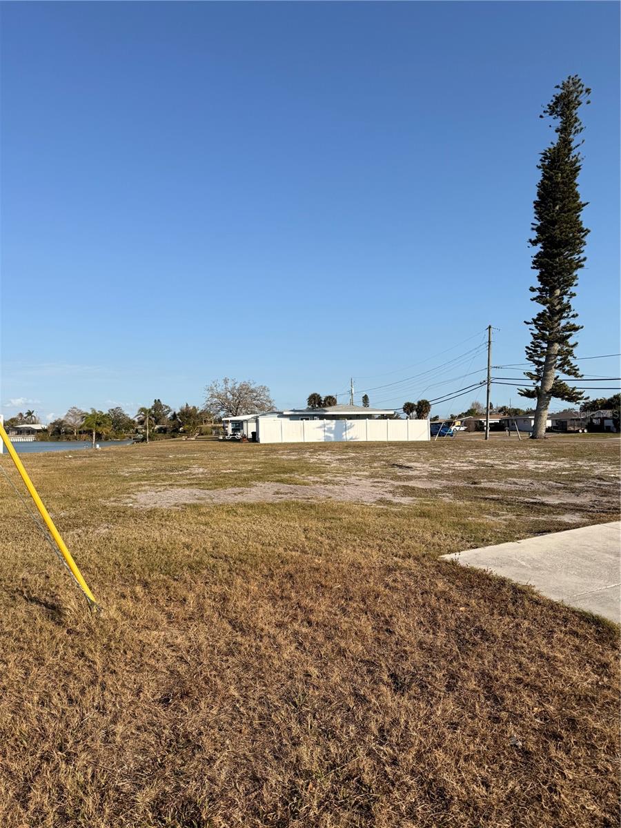 Image 6 of 8 For 303 Shamrock Boulevard