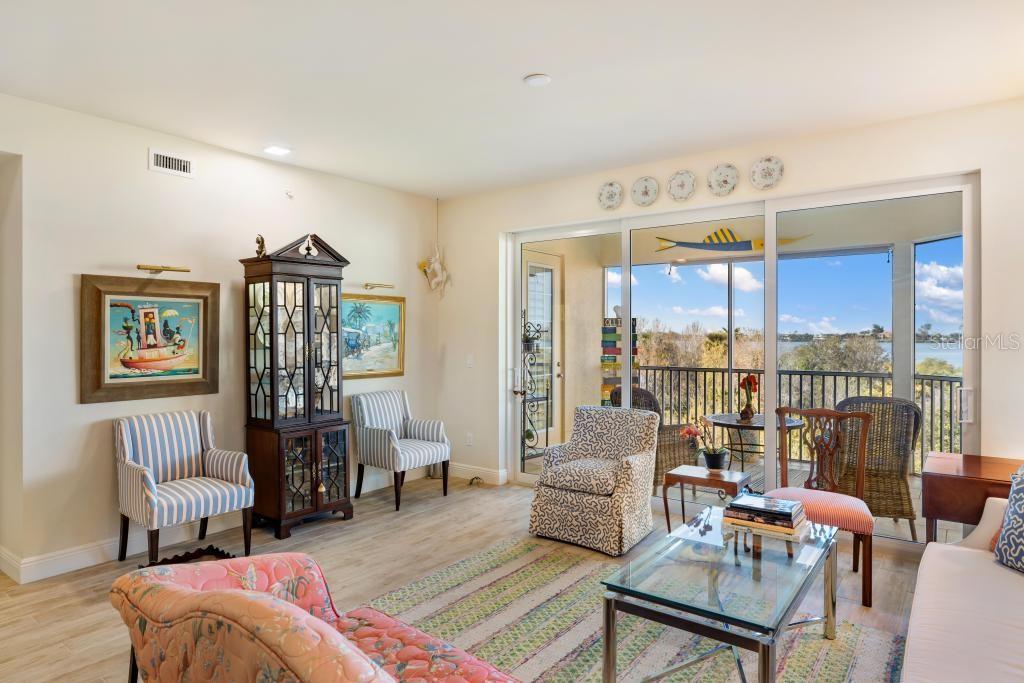 Image 16 of 70 For 260 Hidden Bay Drive 304