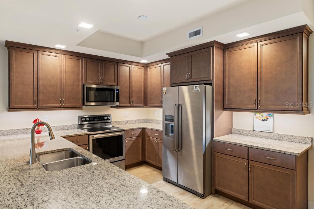 Image 21 of 70 For 260 Hidden Bay Drive 304