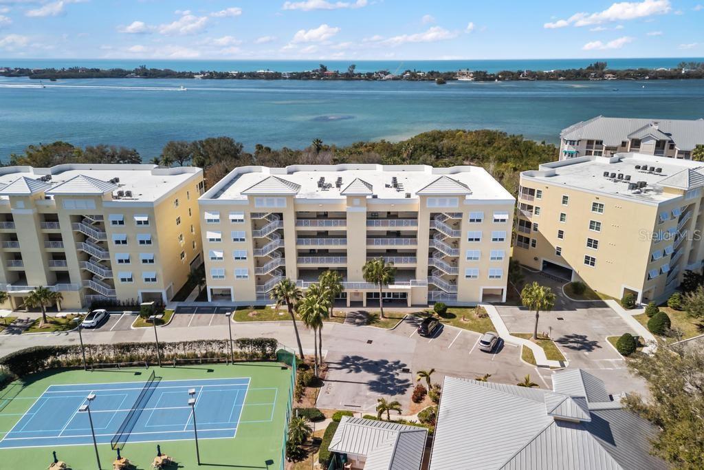 Image 3 of 70 For 260 Hidden Bay Drive 304