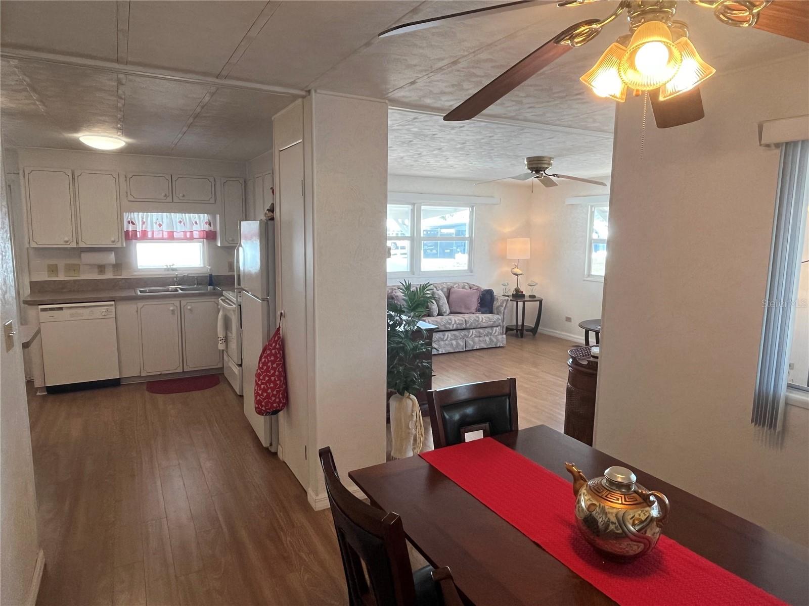 Image 15 of 38 For 828 Trento