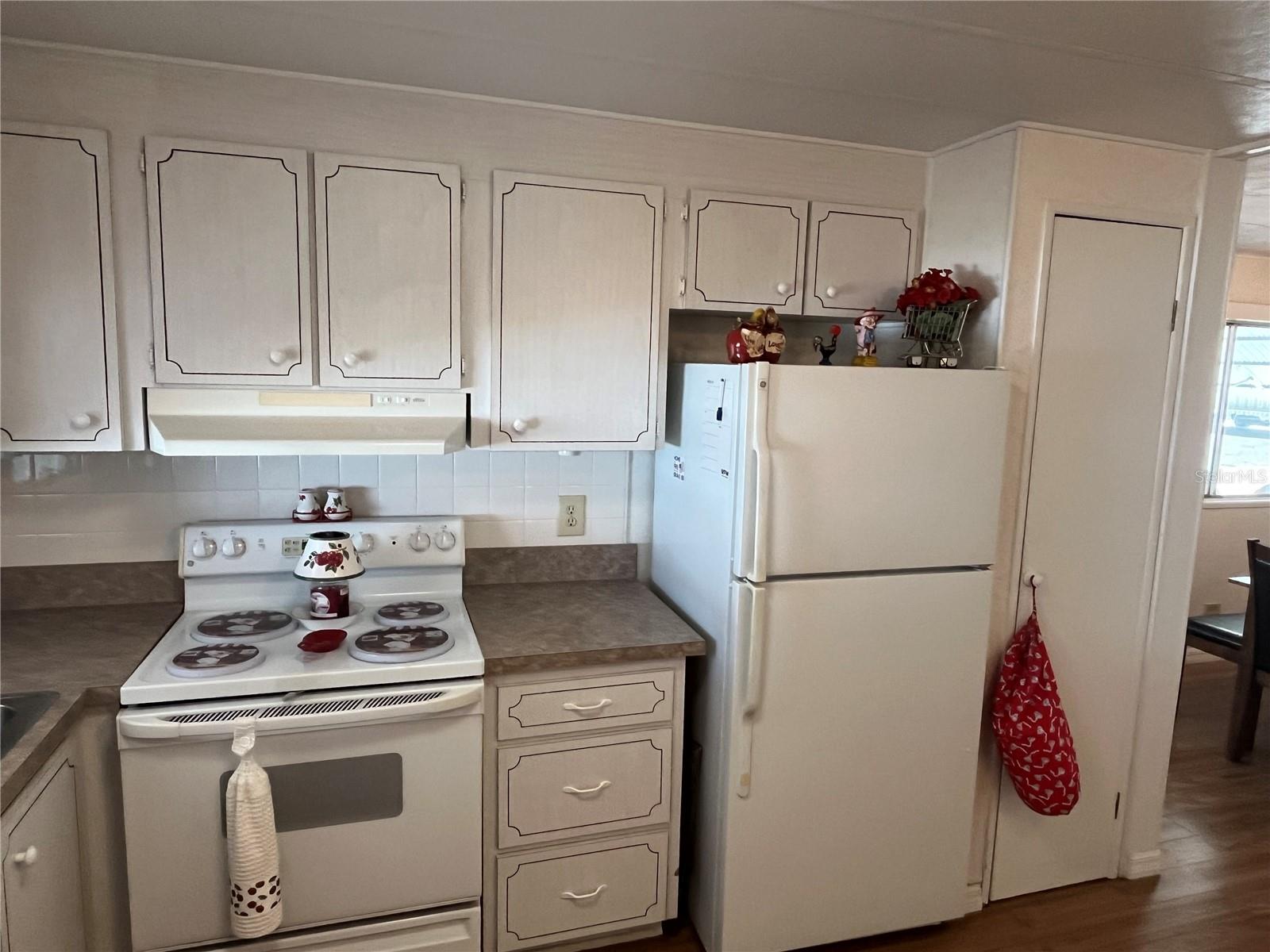 Image 19 of 38 For 828 Trento