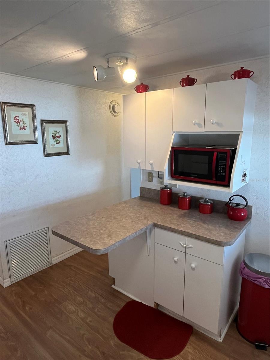 Image 20 of 38 For 828 Trento