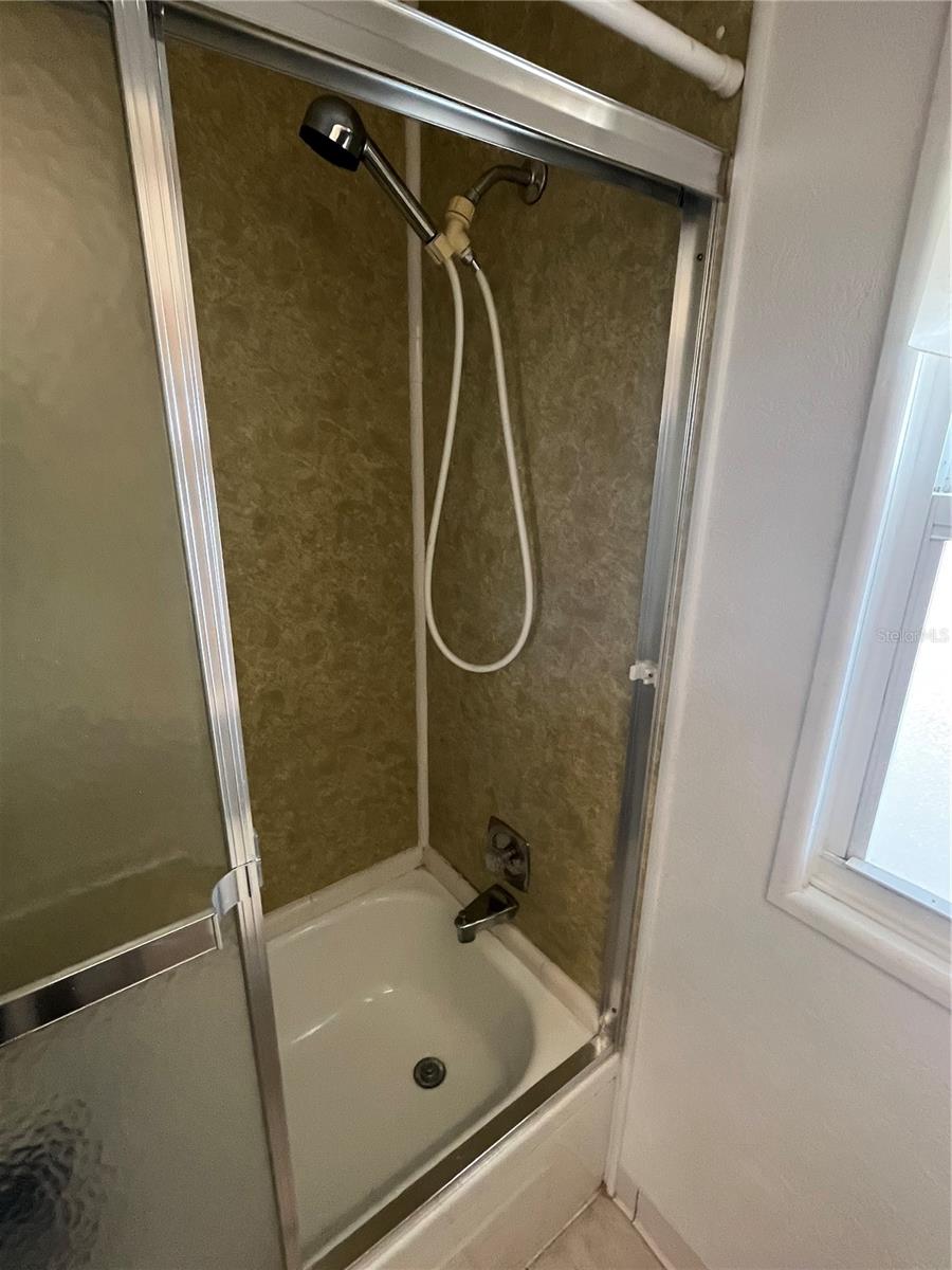 Image 25 of 38 For 828 Trento