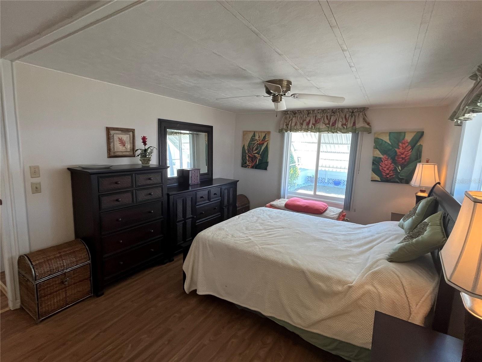 Image 27 of 38 For 828 Trento