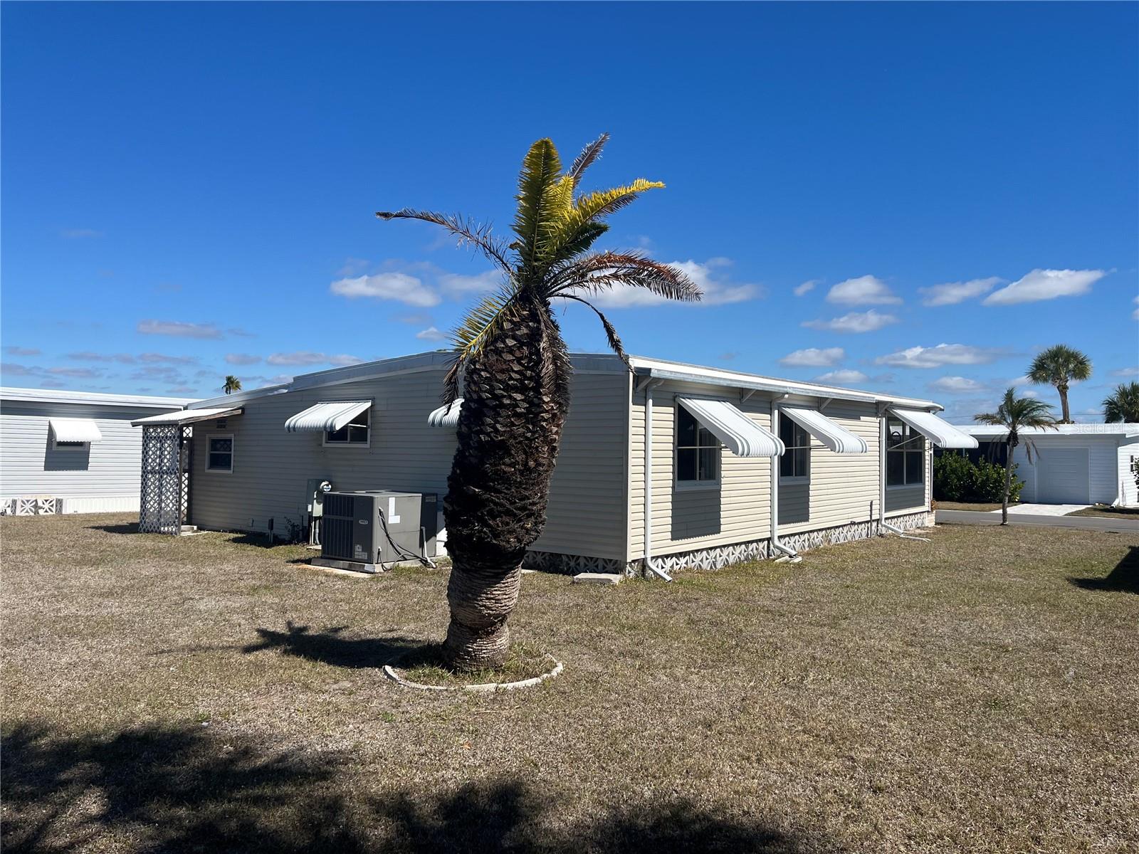 Image 4 of 38 For 828 Trento