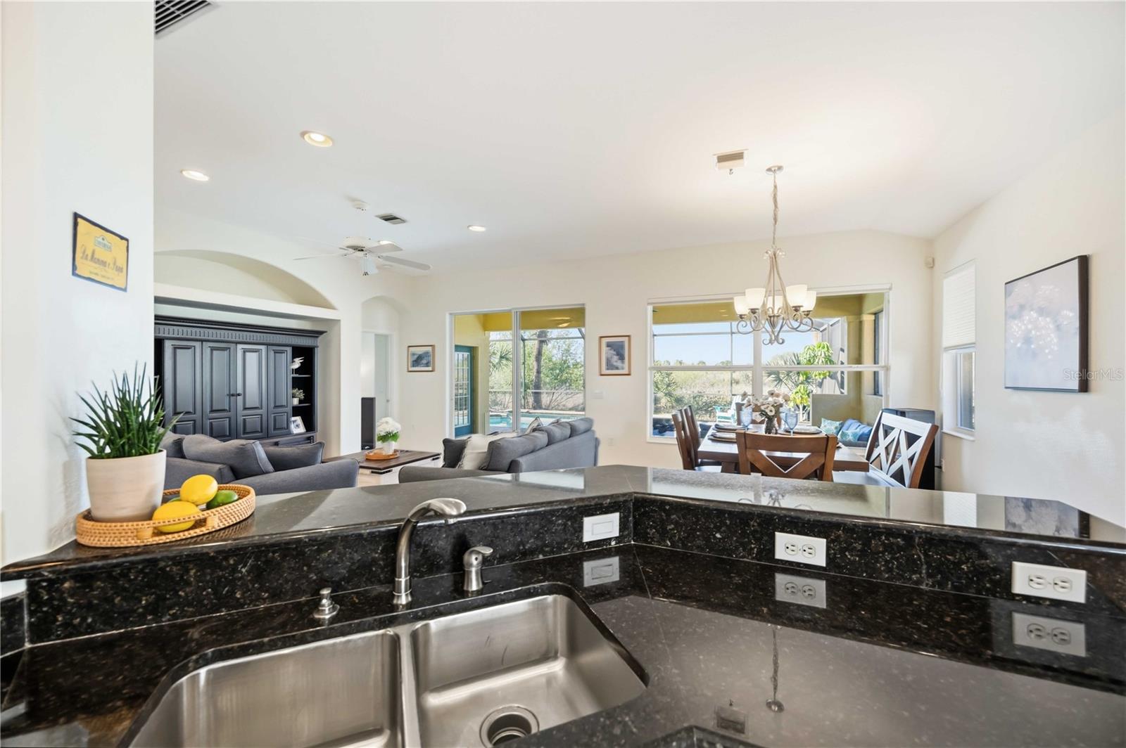 Image 19 of 92 For 126 Treviso Court