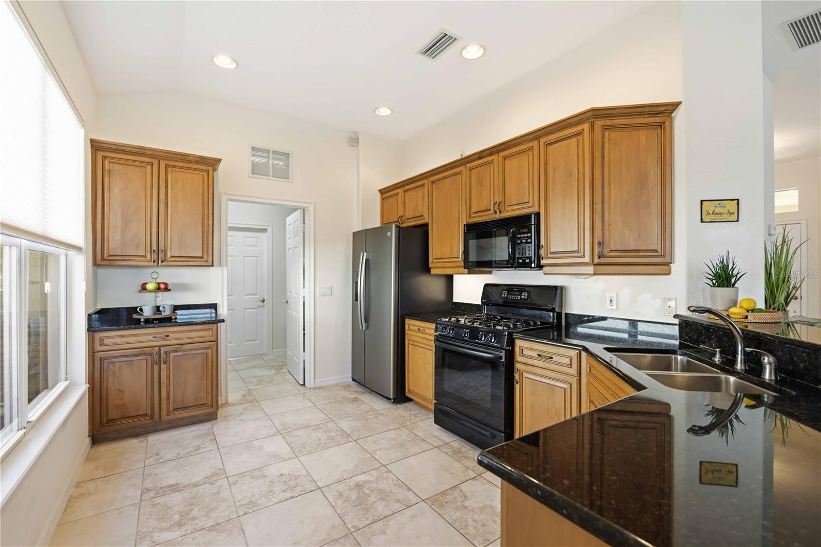 Image 20 of 92 For 126 Treviso Court