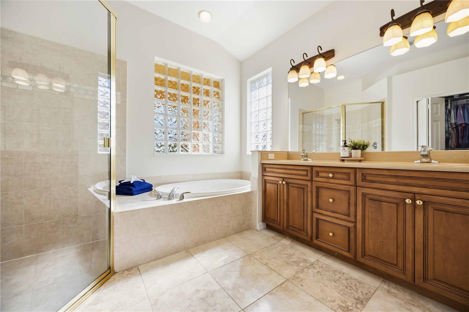 Image 25 of 92 For 126 Treviso Court