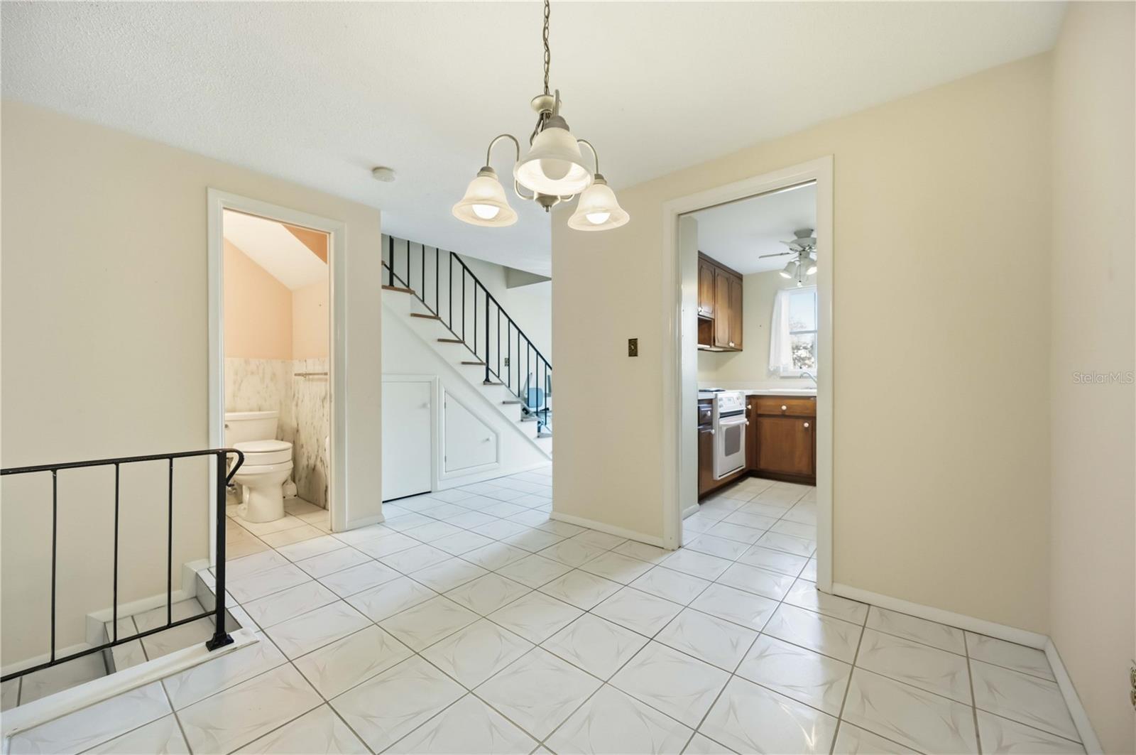 Image 13 of 61 For 709 Venice Avenue 709c