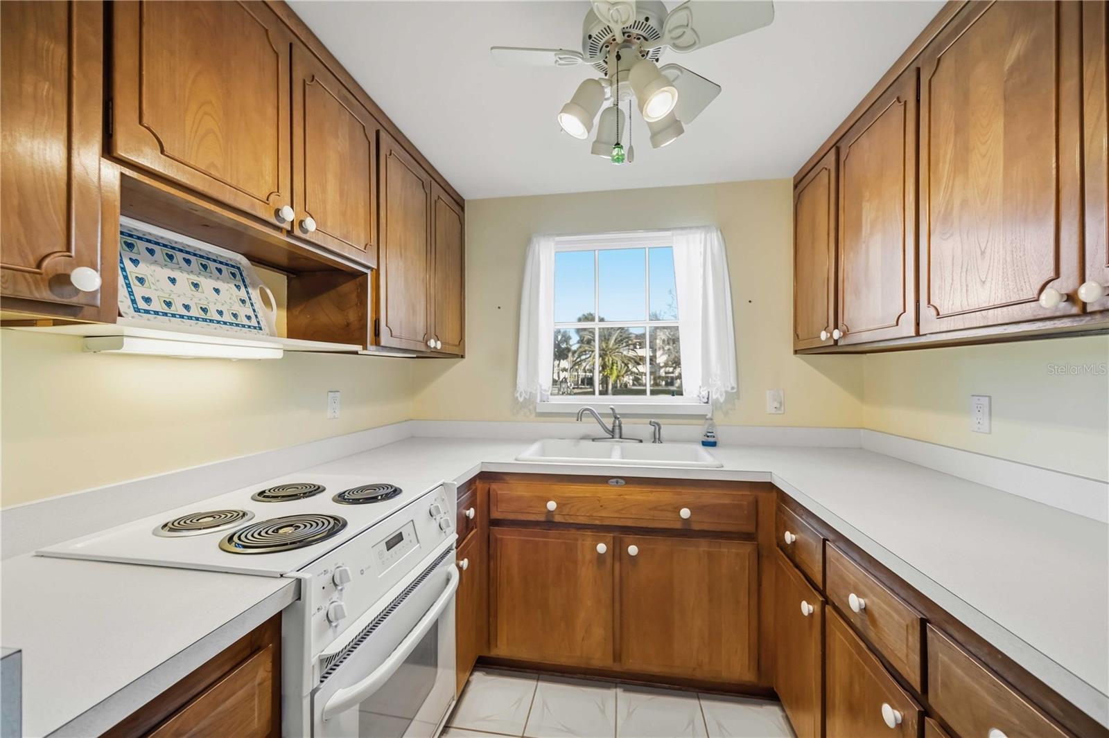 Image 18 of 61 For 709 Venice Avenue 709c