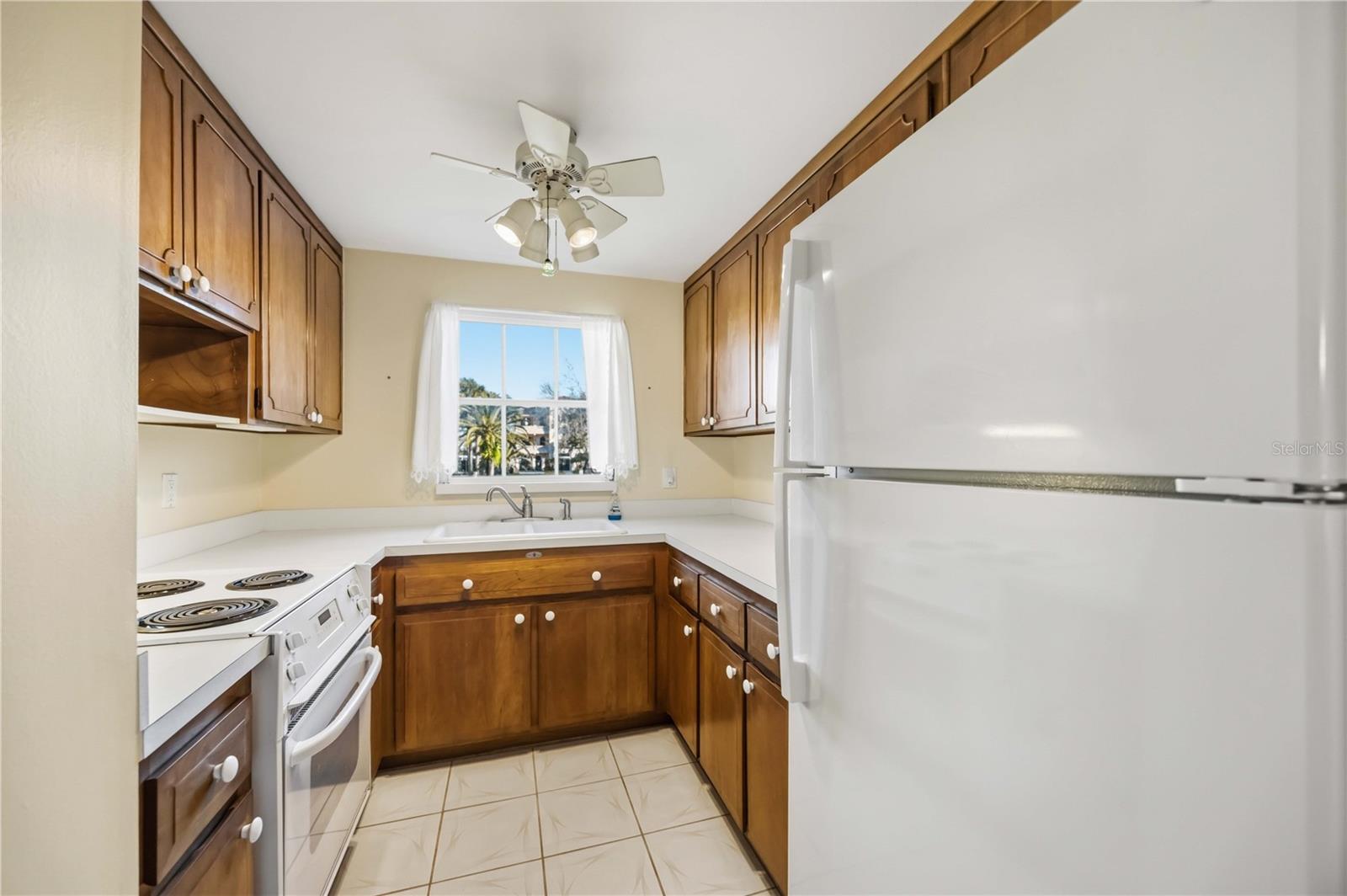 Image 19 of 61 For 709 Venice Avenue 709c