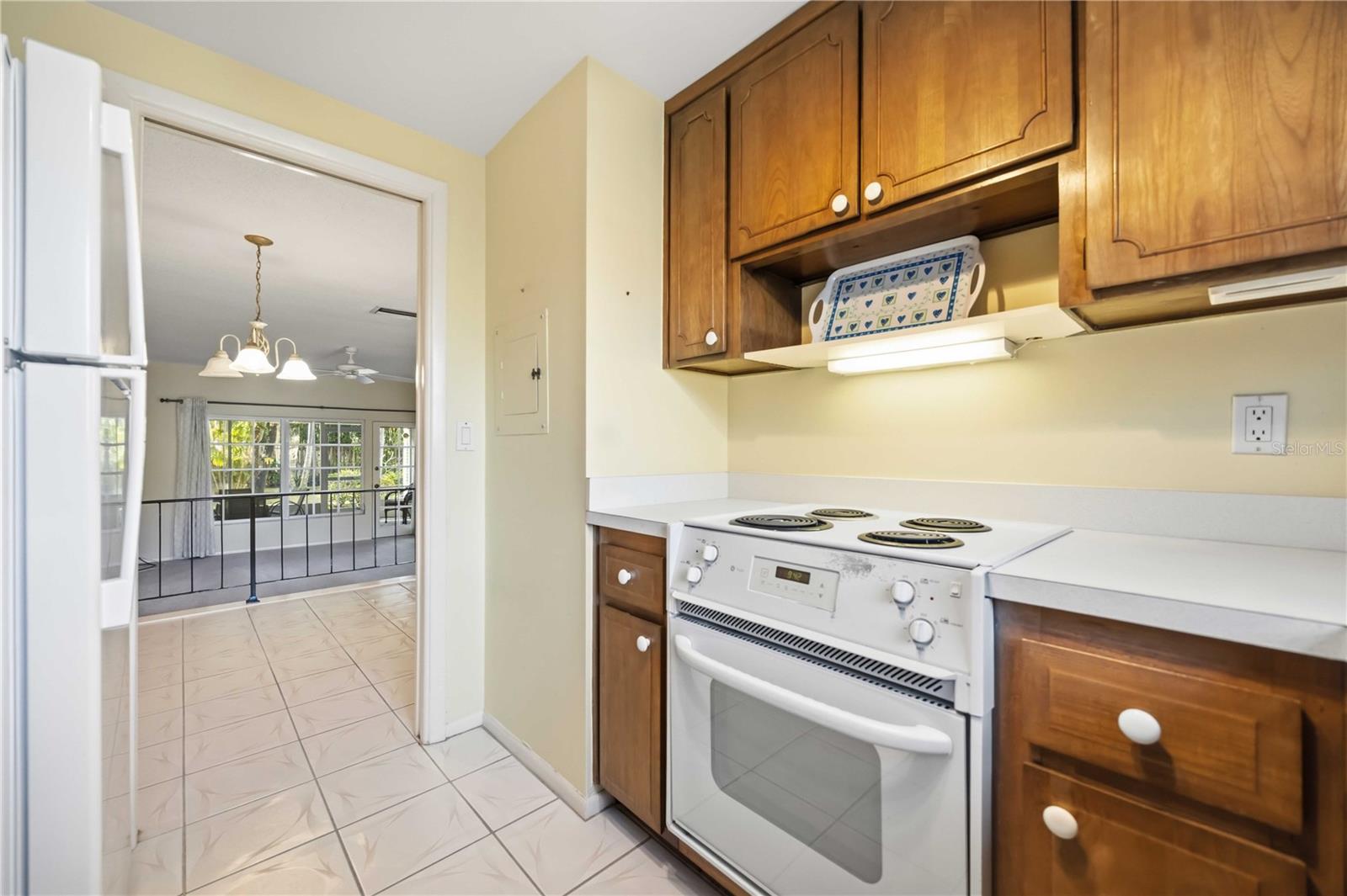 Image 20 of 61 For 709 Venice Avenue 709c