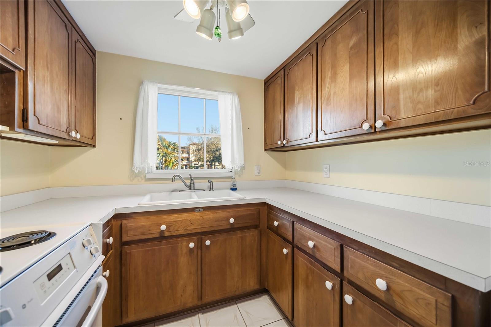 Image 21 of 61 For 709 Venice Avenue 709c