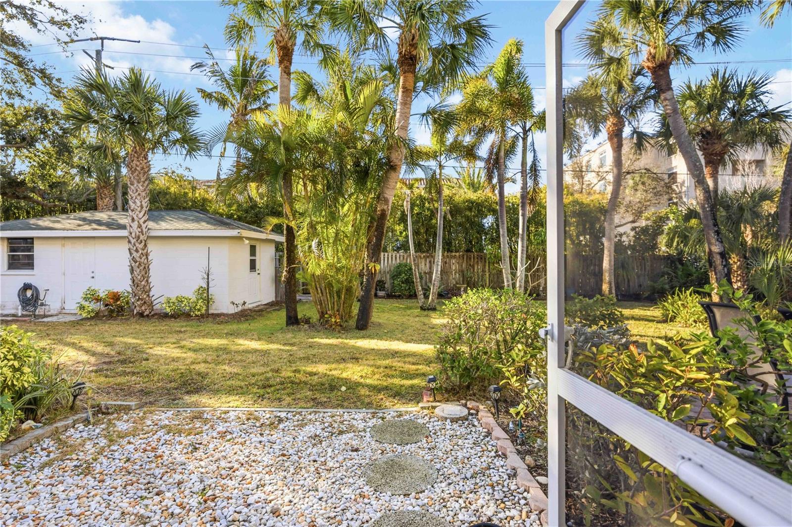 Image 38 of 61 For 709 Venice Avenue 709c