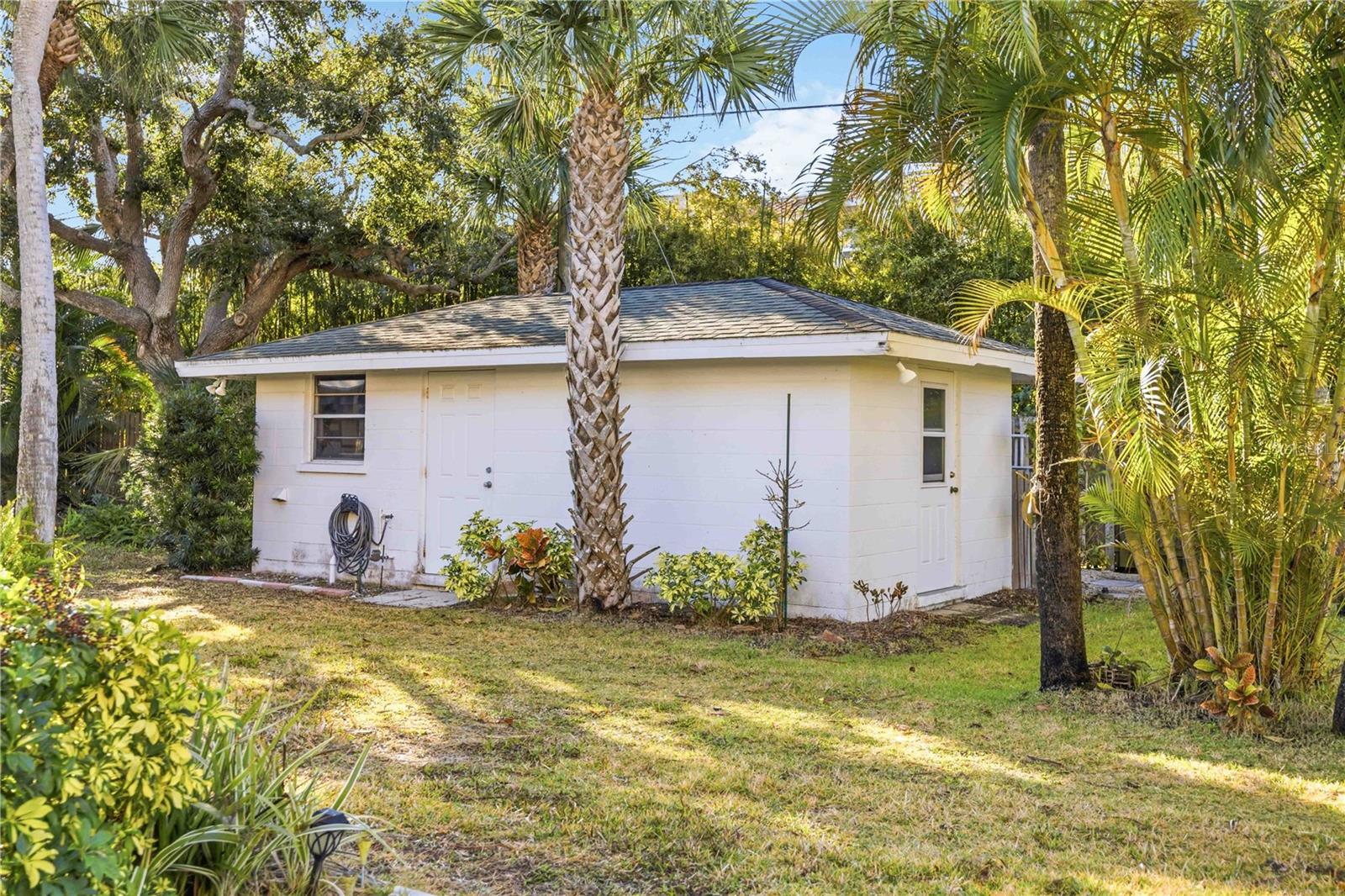 Image 39 of 61 For 709 Venice Avenue 709c