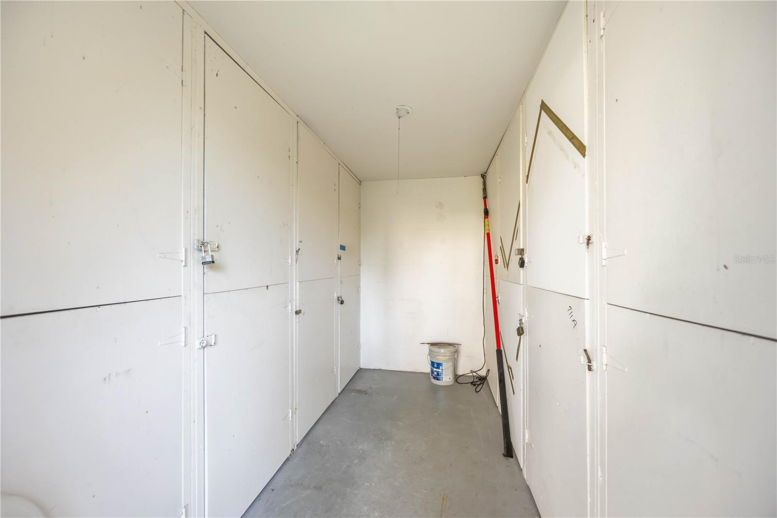 Image 41 of 61 For 709 Venice Avenue 709c