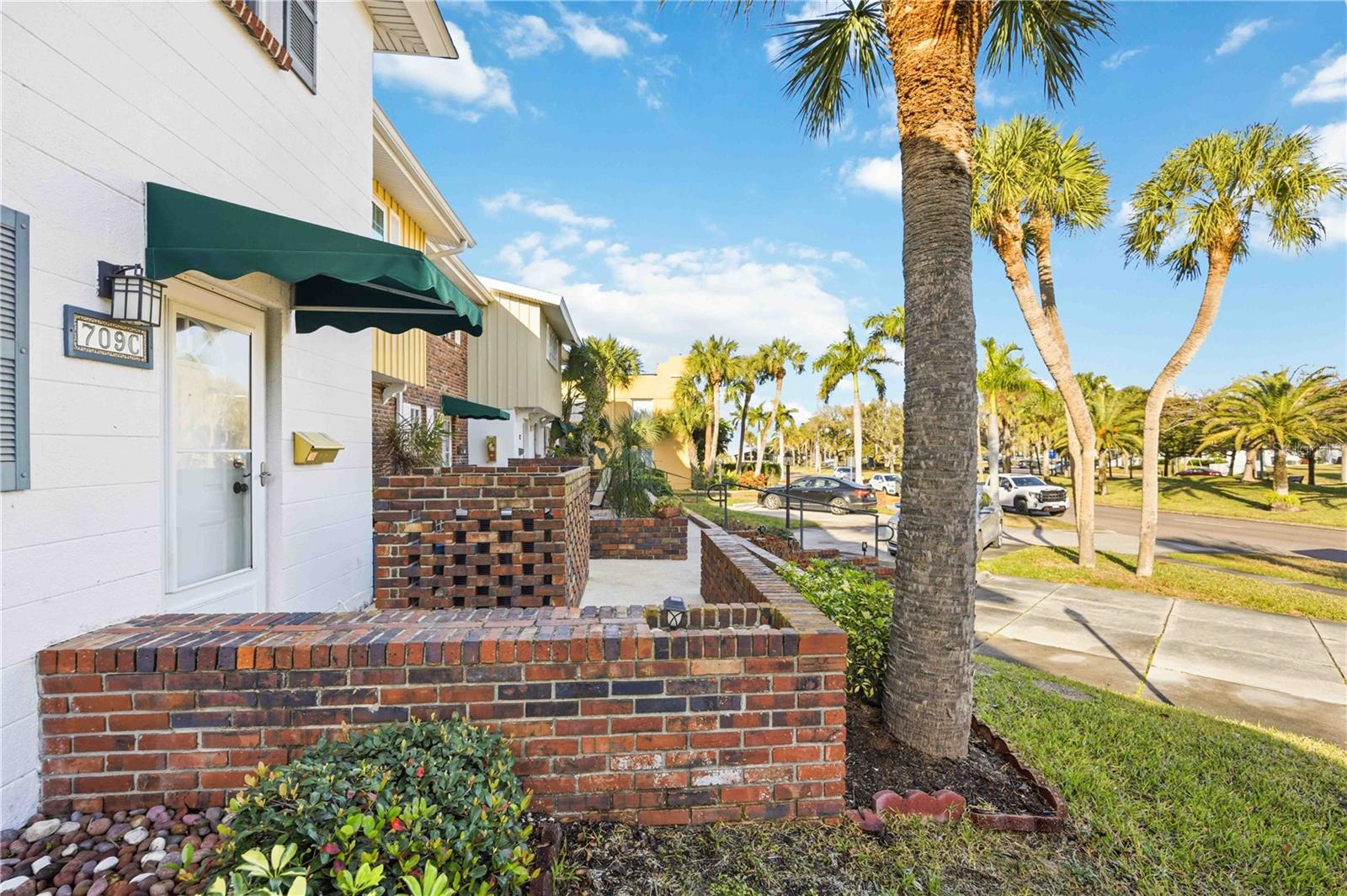 Image 6 of 61 For 709 Venice Avenue 709c