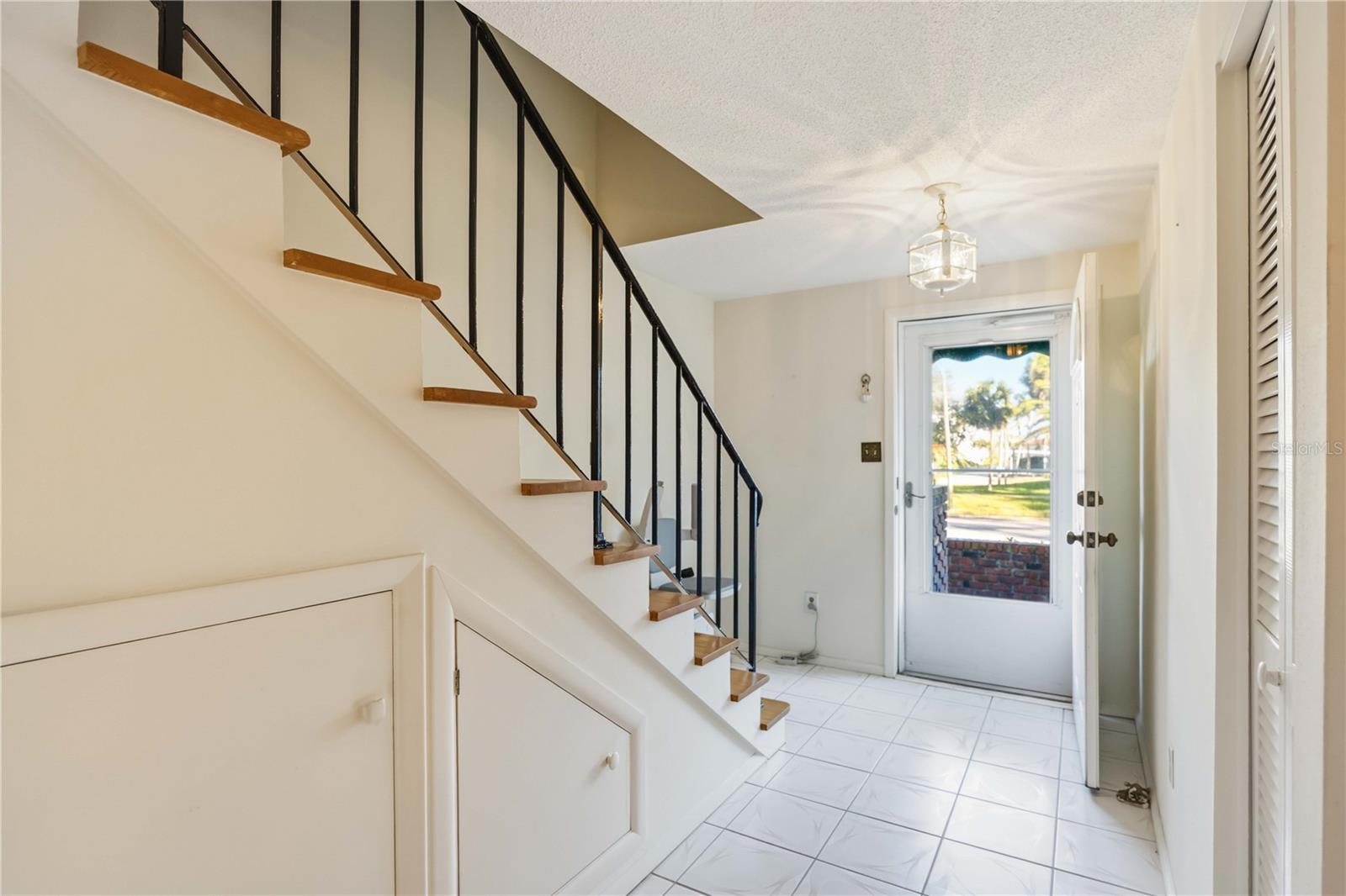 Image 8 of 61 For 709 Venice Avenue 709c