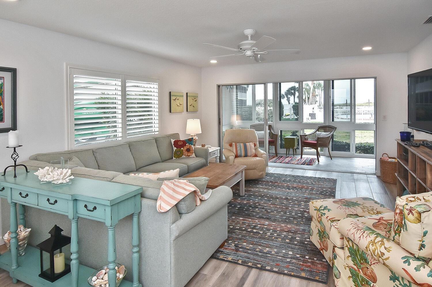 Image 33 of 60 For 1200 Tarpon Center Drive 108