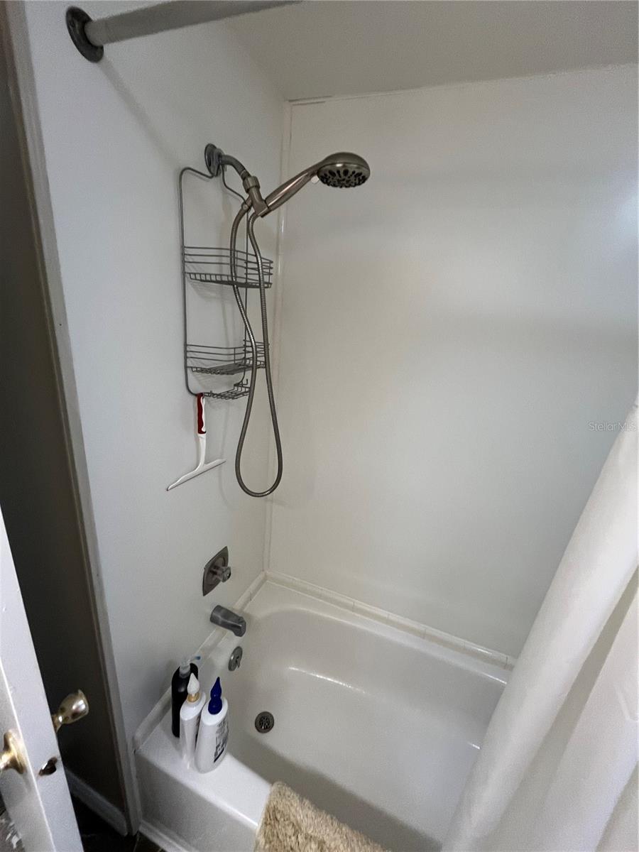 Image 31 of 40 For 837 Jolanda Circle