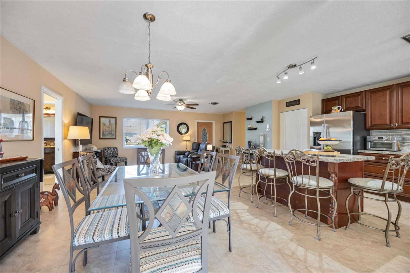 Image 12 of 75 For 1940 Greenlawn Drive