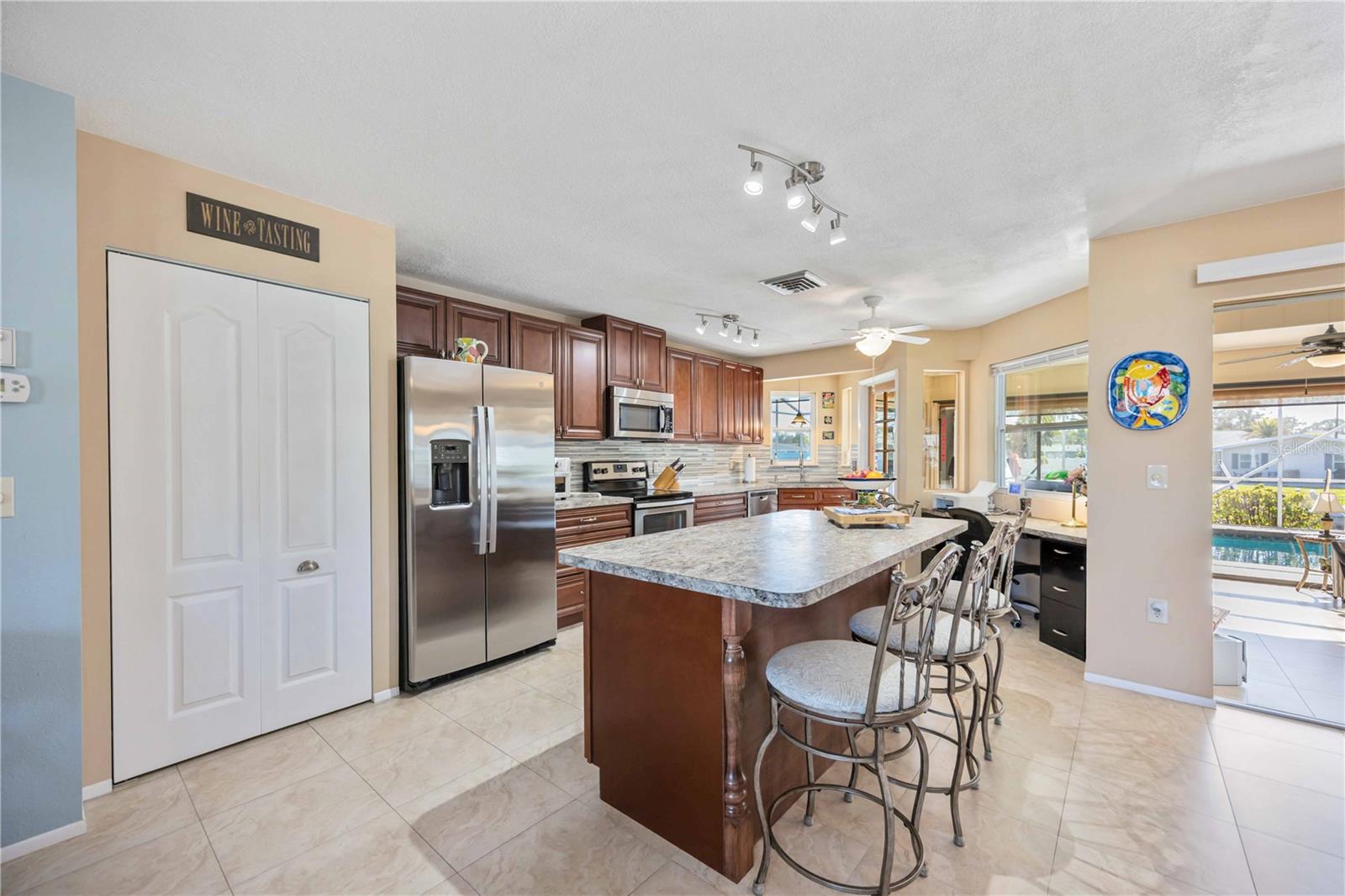 Image 14 of 75 For 1940 Greenlawn Drive