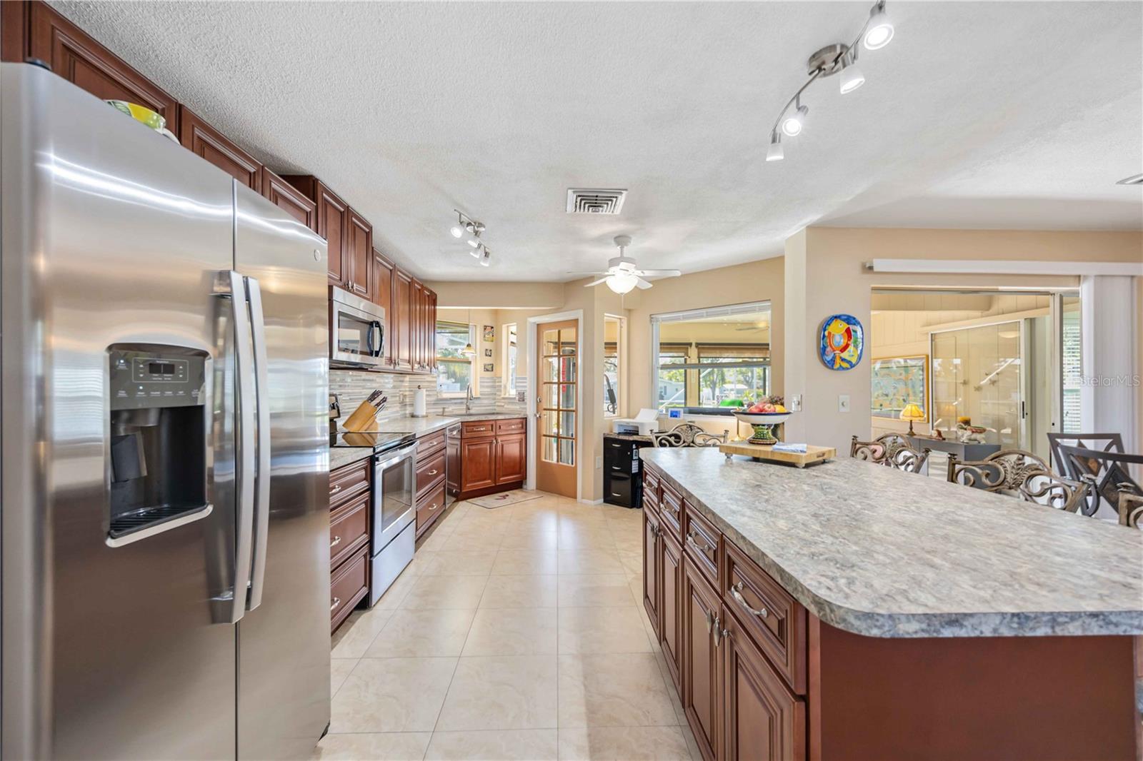 Image 15 of 75 For 1940 Greenlawn Drive