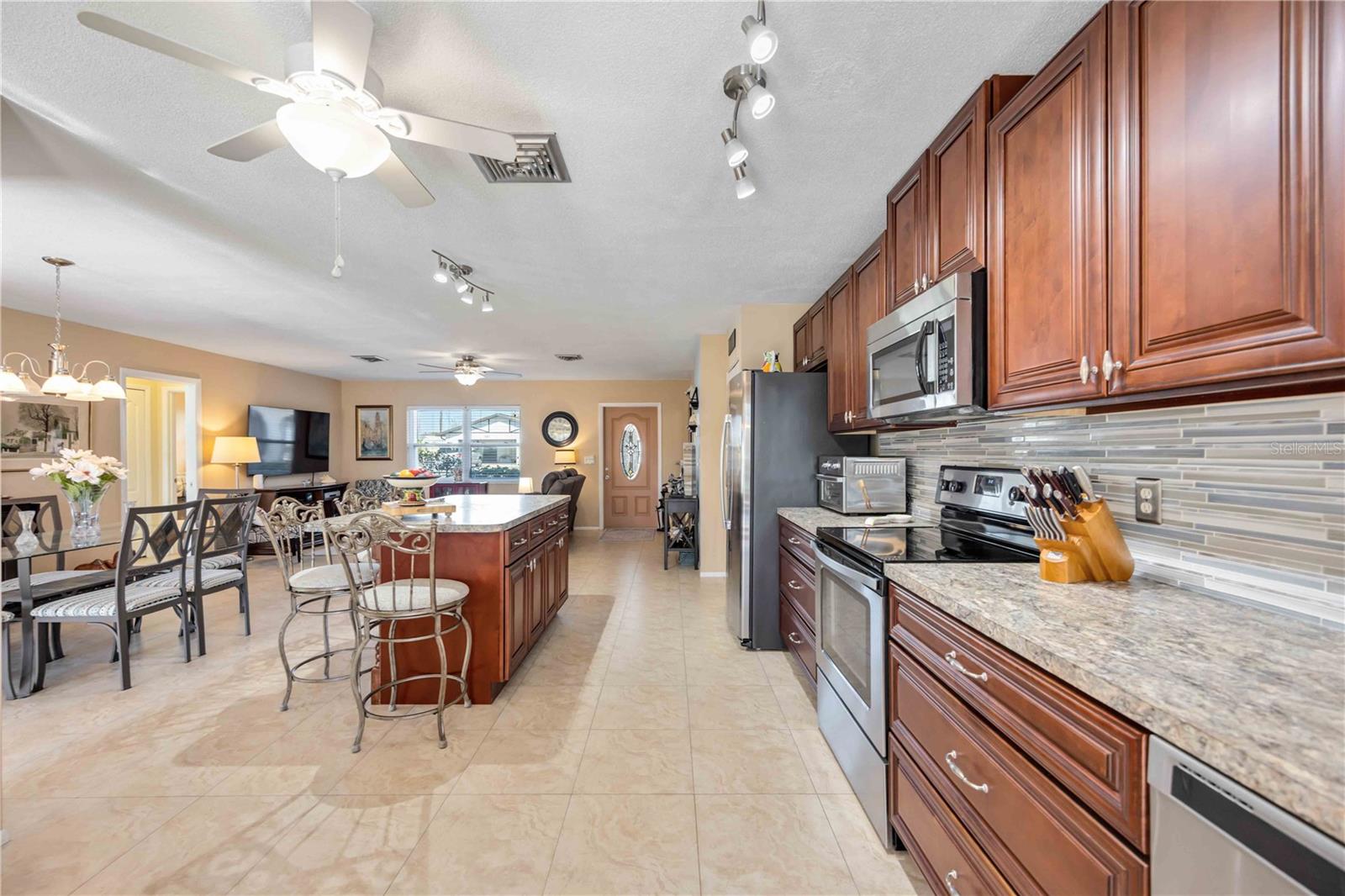 Image 17 of 75 For 1940 Greenlawn Drive