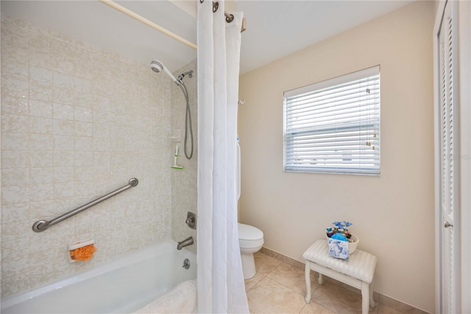 Image 22 of 75 For 1940 Greenlawn Drive