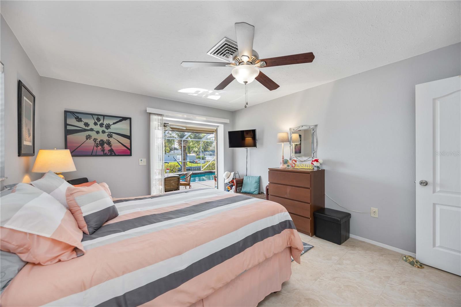 Image 26 of 75 For 1940 Greenlawn Drive