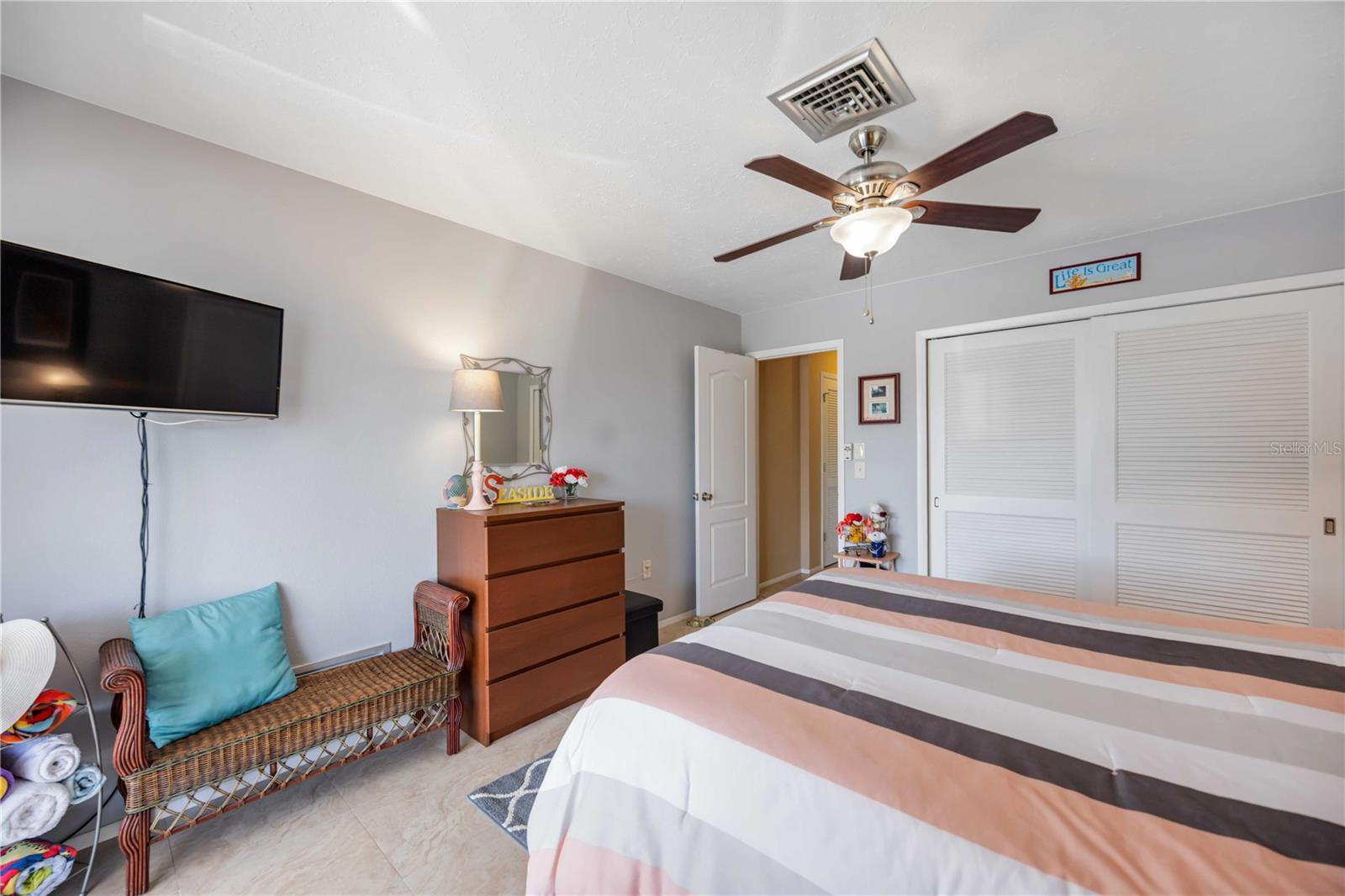 Image 27 of 75 For 1940 Greenlawn Drive