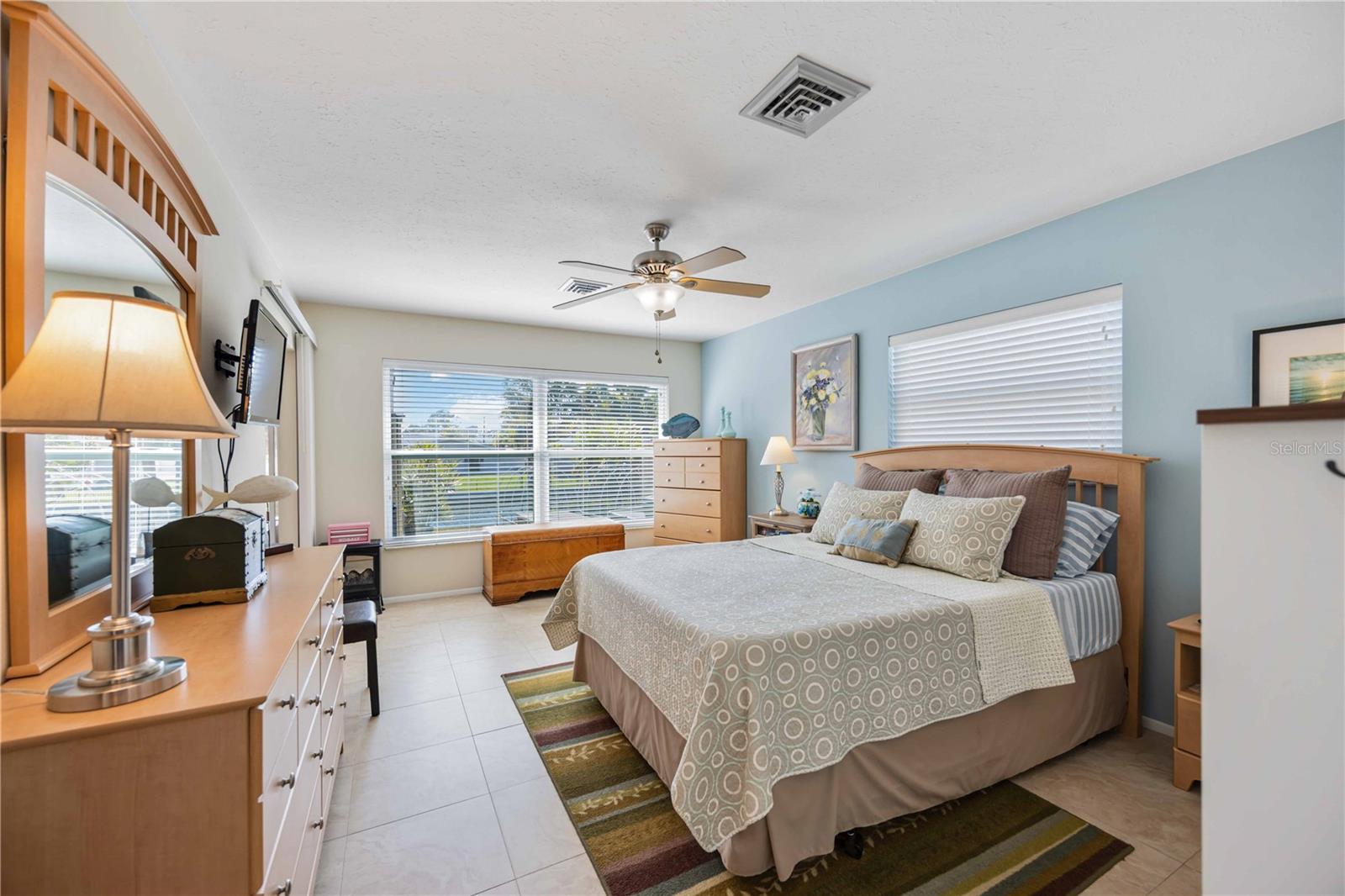 Image 29 of 75 For 1940 Greenlawn Drive