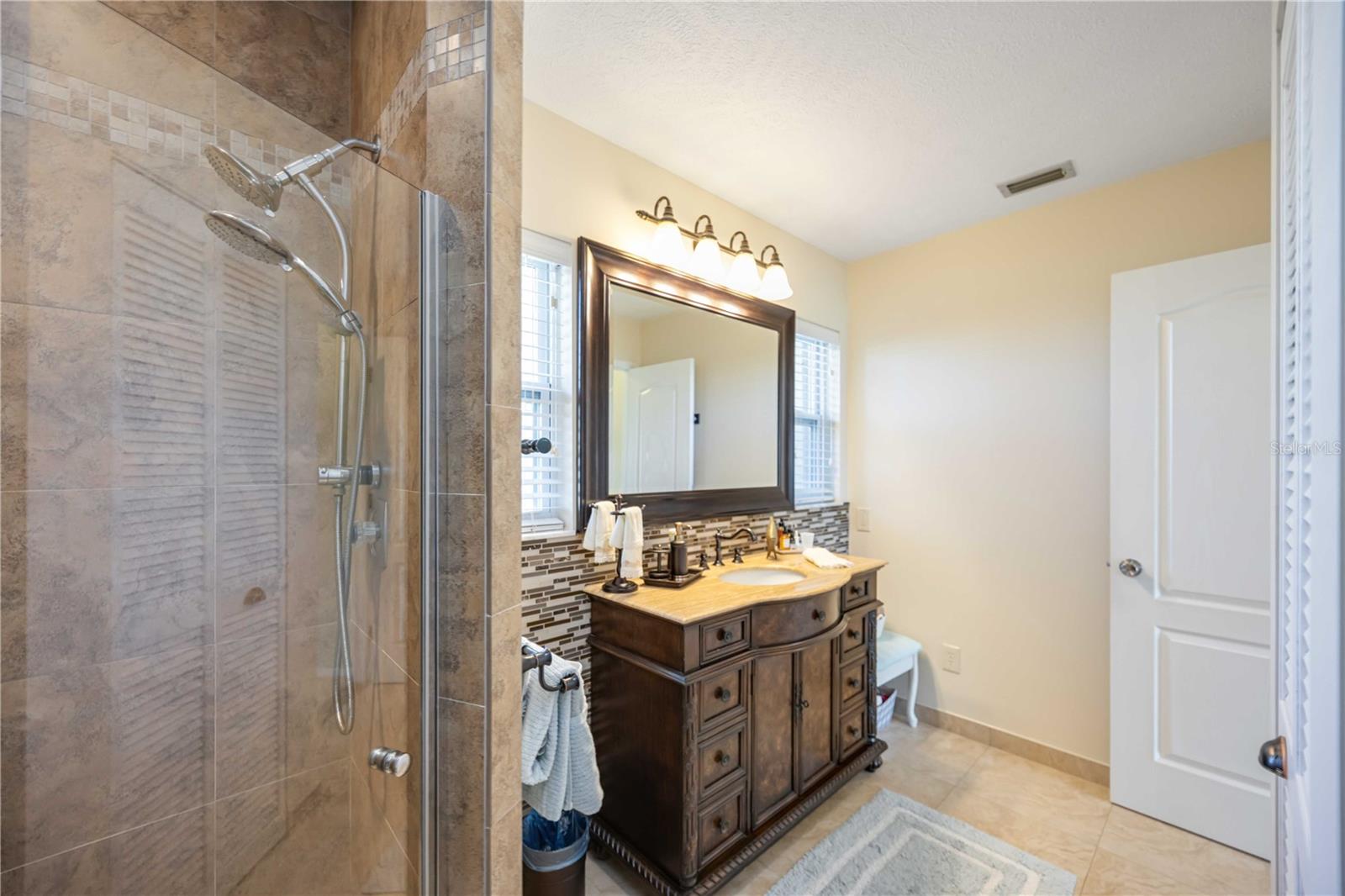 Image 33 of 75 For 1940 Greenlawn Drive