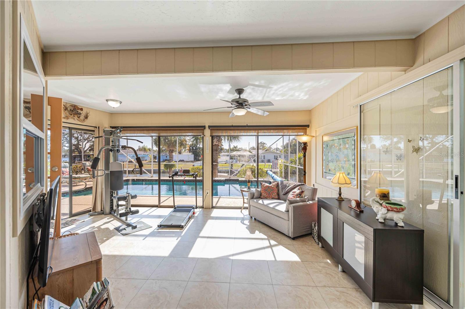 Image 37 of 75 For 1940 Greenlawn Drive